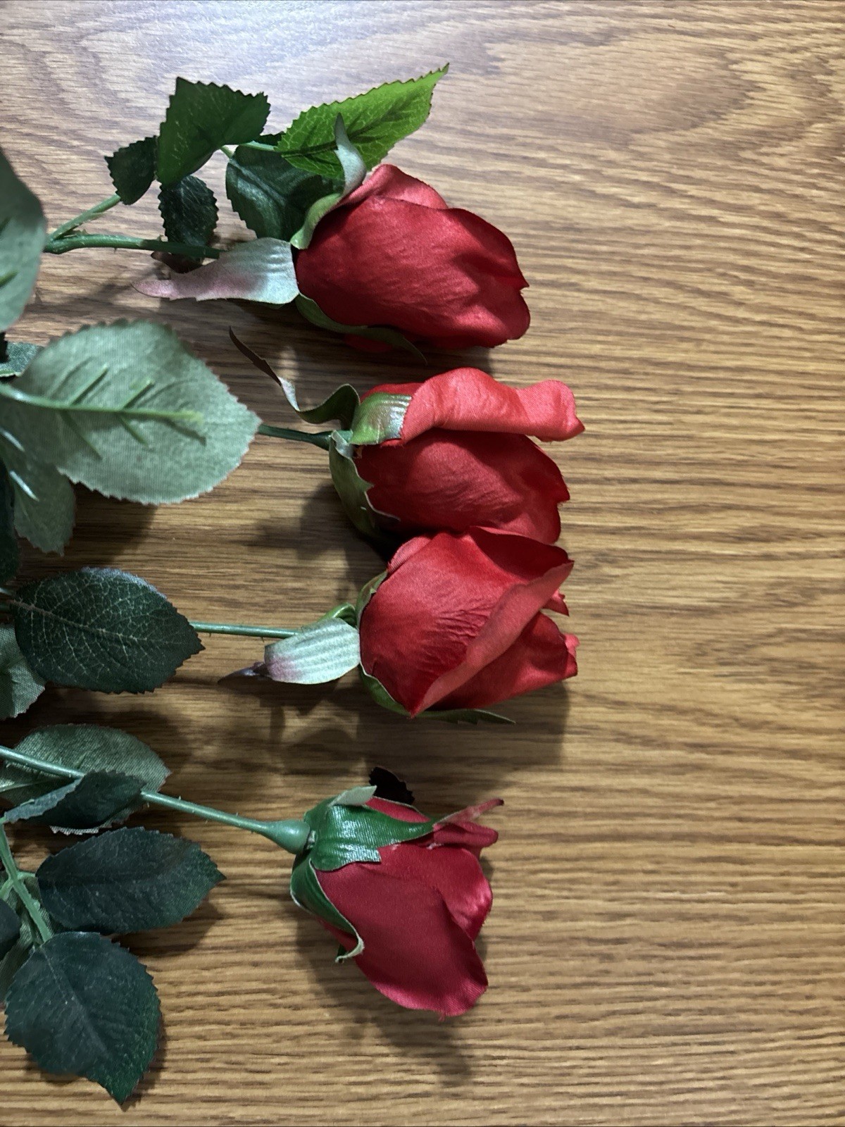 4 SILK REALISTIC RED ROSEBUDS ON STEM Valentines Day
