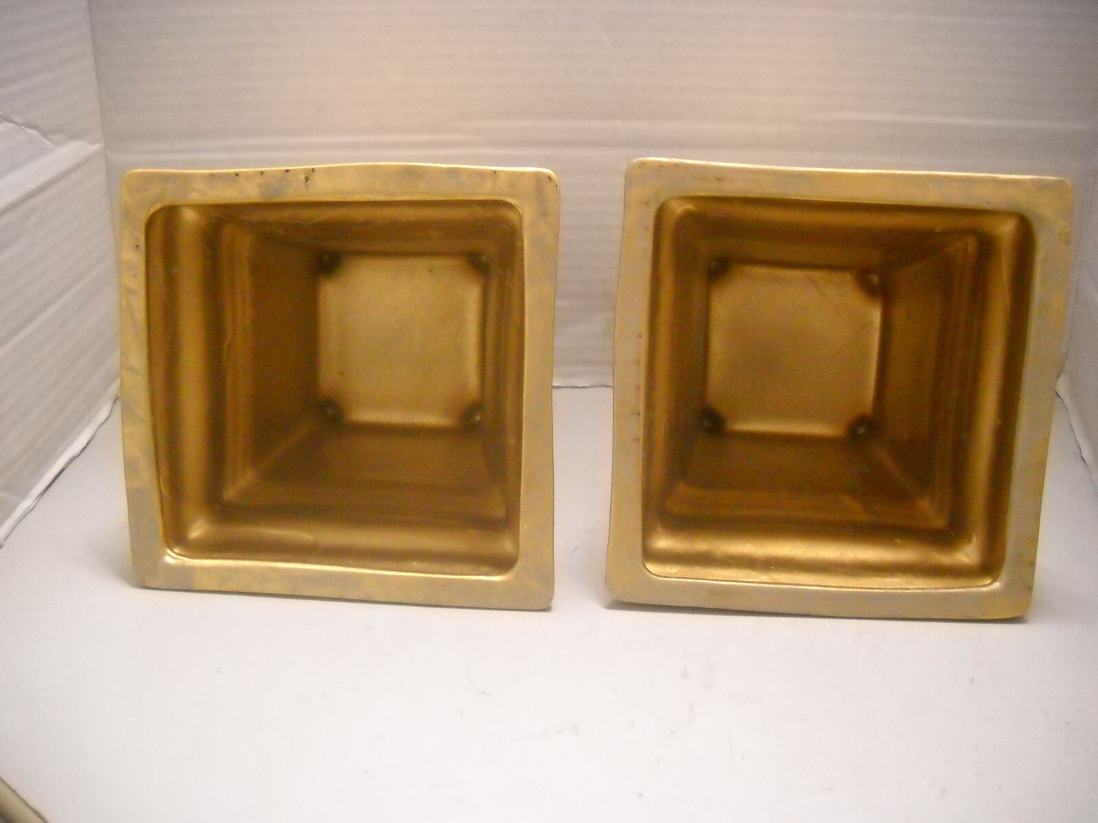 CERAMIC 2 SET PLANT HOLDERS GOLD TONED 6″ WIDE 5-1/2″ TALL PLANTERS FLOWERS
