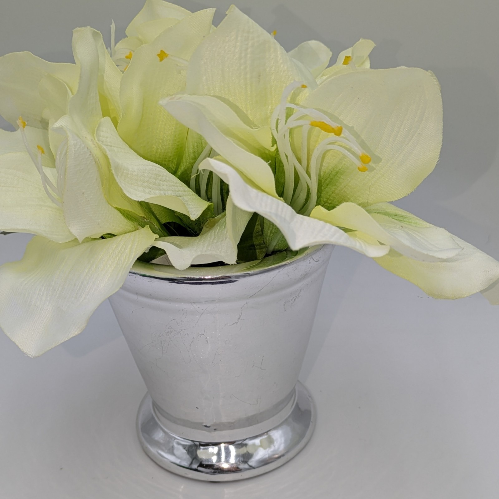 Creamy Amaryllis Bouquet In Silver Shine Vase, Home Goods, 8x8x8, Nwt