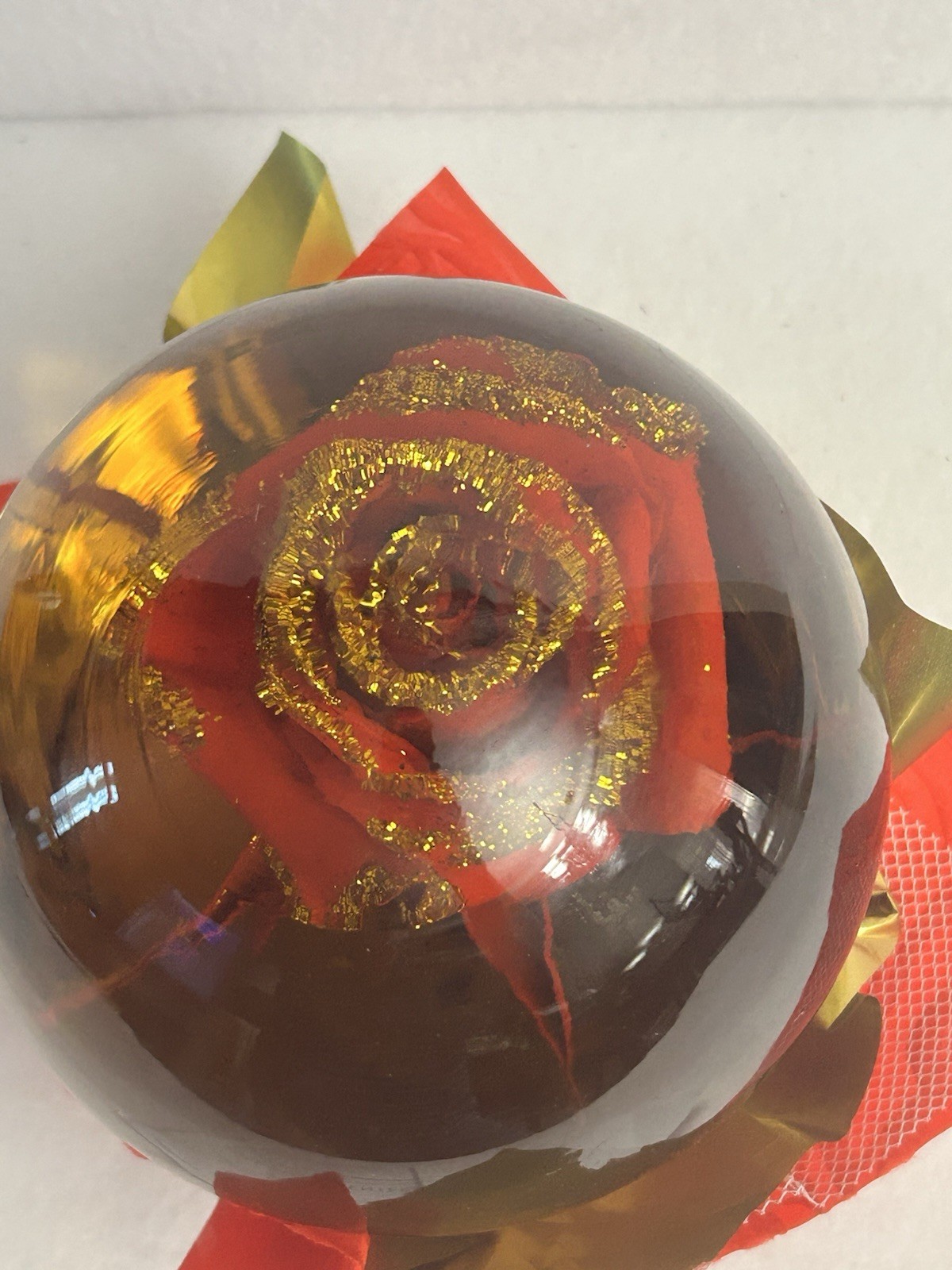 Vtg Forever Red ROSE with GOLD In Glass Ball Water Dome Globe Large Rose