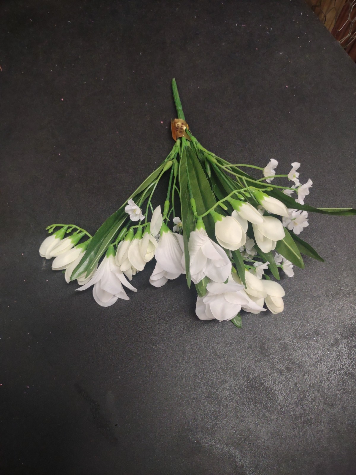 Vintage 10″ Silk Freesia Flower Bush, White, 5 Stems, Baby’s Breath & Foliage