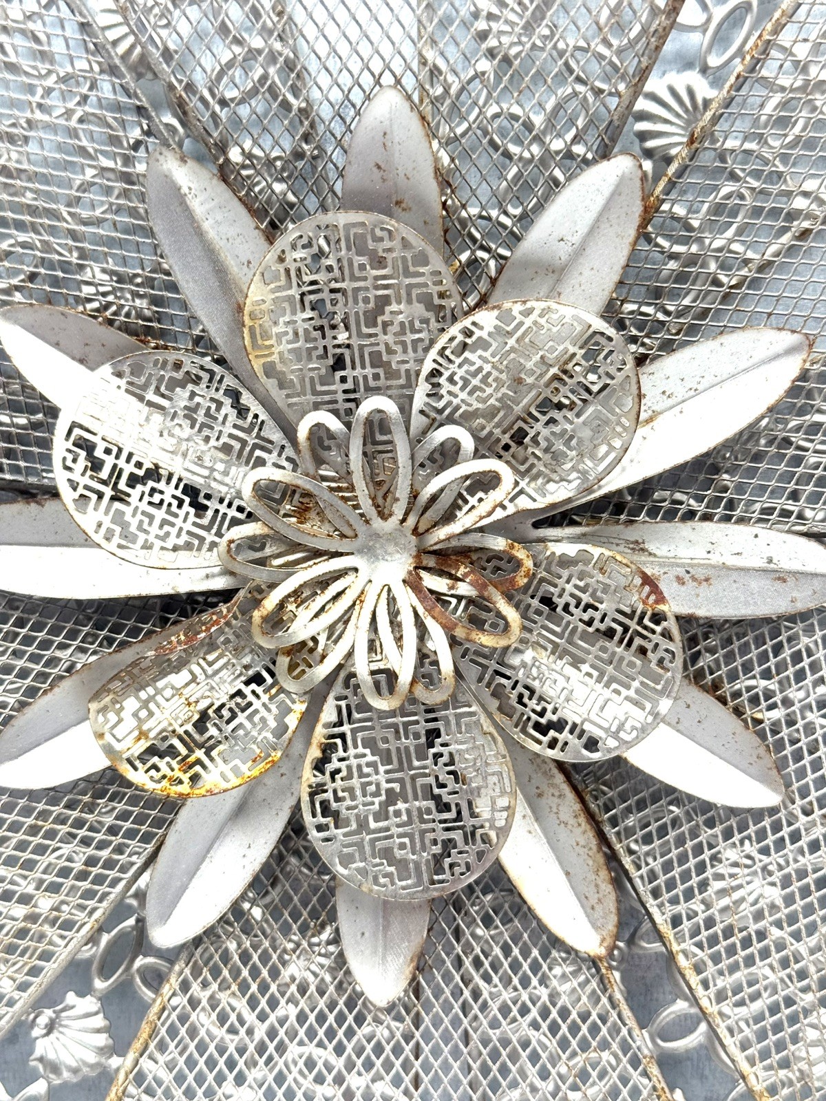 Beautiful Vintage Metal Rustic Flower On Galvanized Metal Wall Plaque