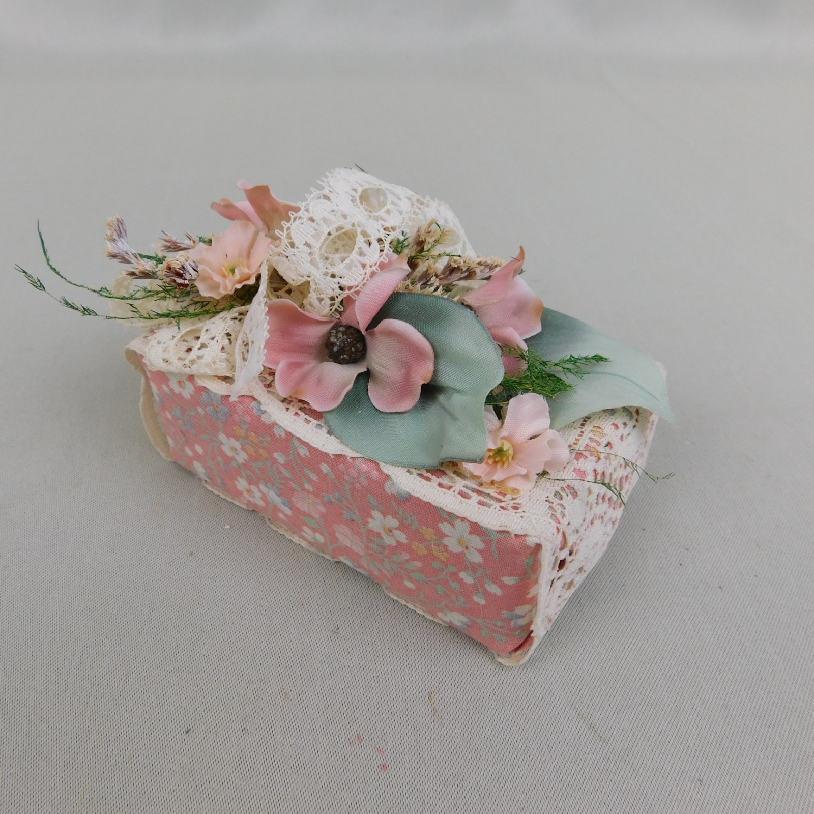 Vintage 80s 90s Floral Lace Handmade Decorated Match Box Style Decor #A387