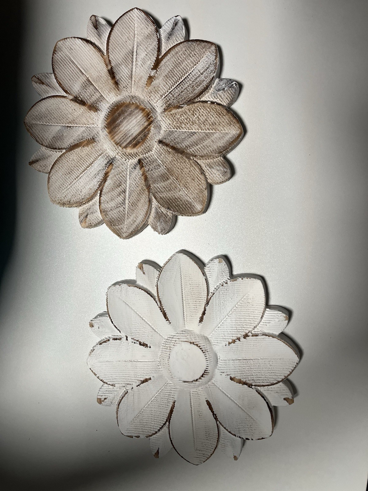 2-Piece White Daisy Floral Wall Decor Set, Artificial Arrangement & Centerpiece