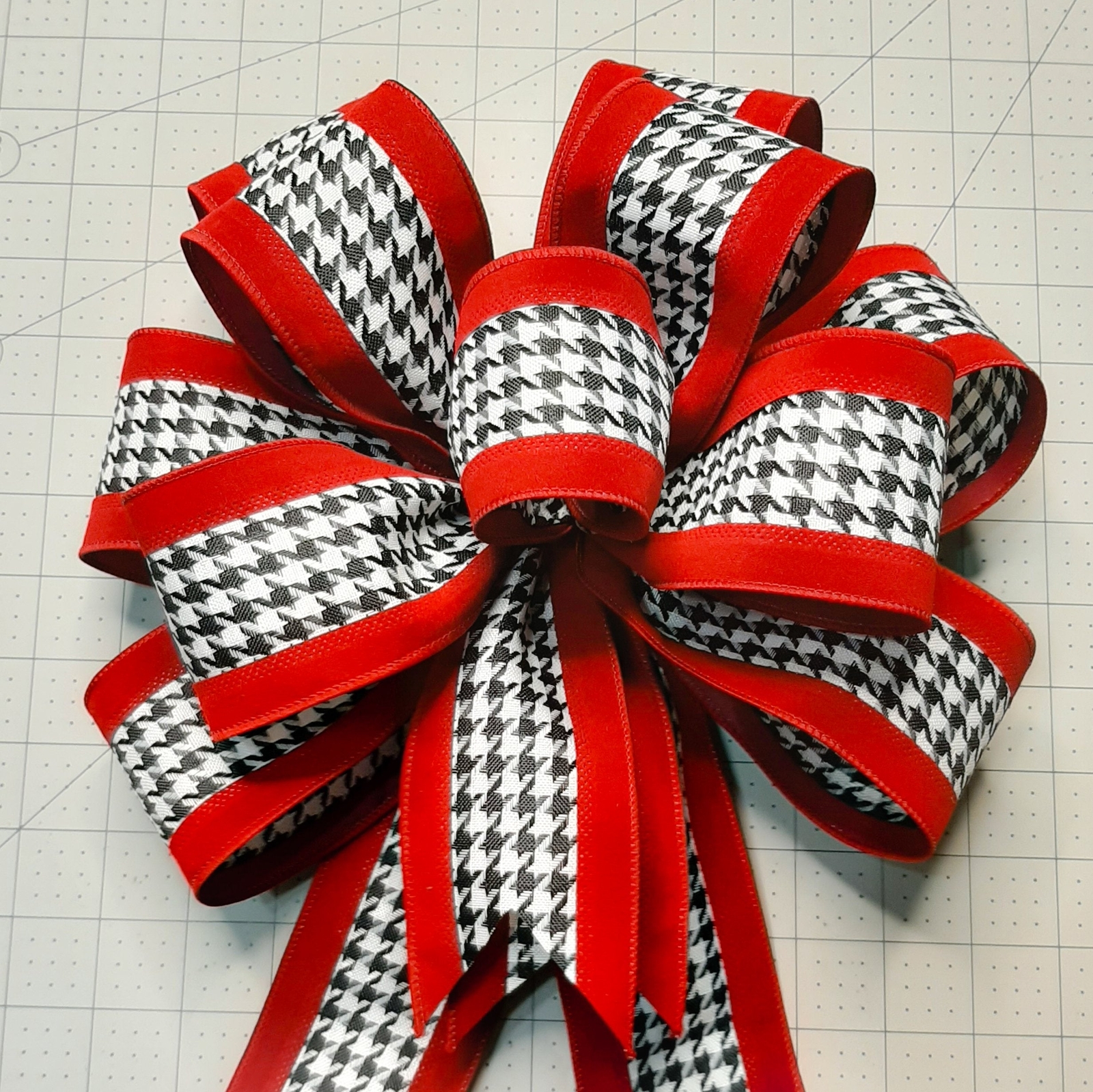 White and Black Houndstooth, Dark Red Velvet Edge Christmas Bow