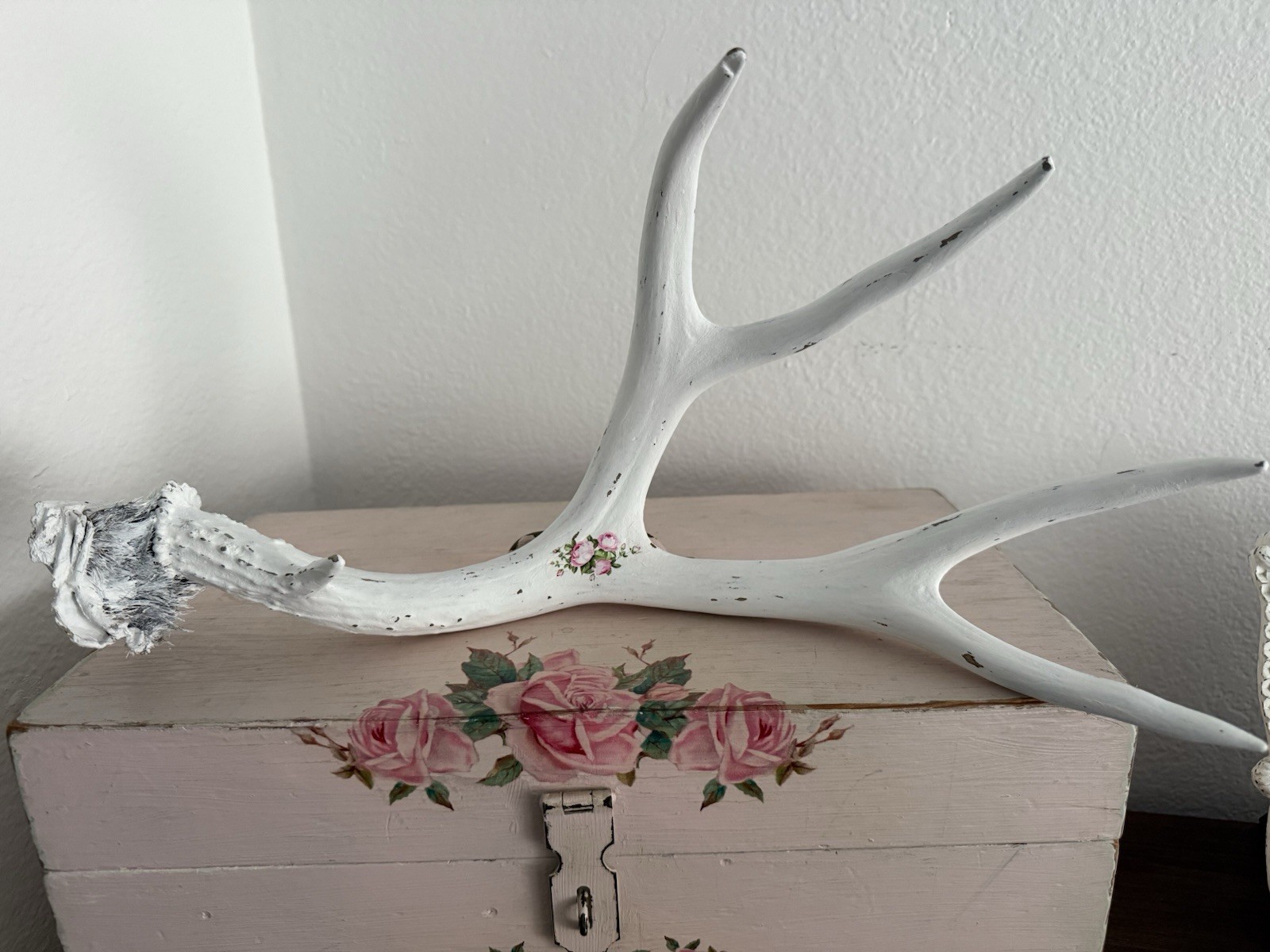 Shabby Cottage Antlers White Distressed With Roses