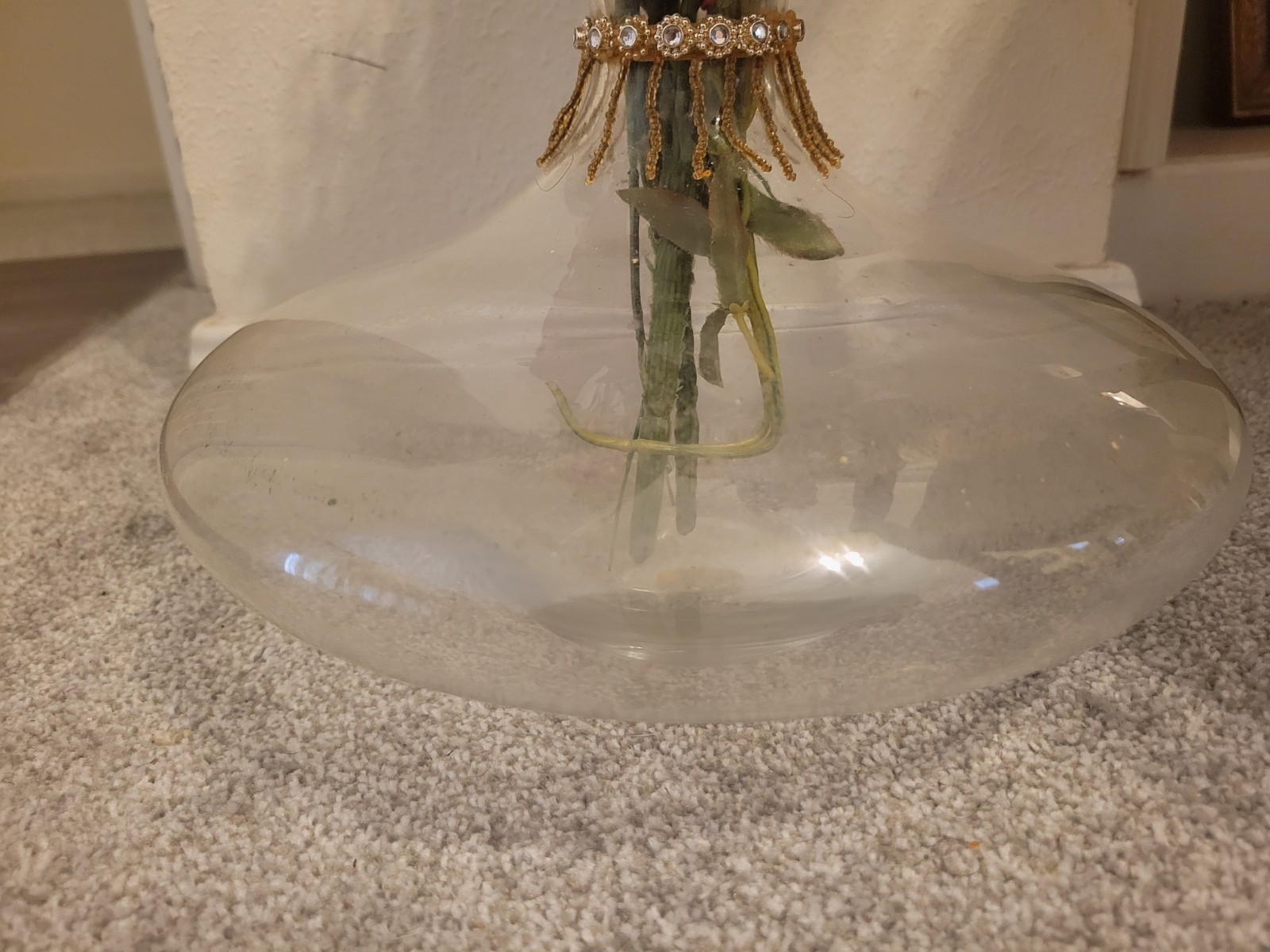 Decorative Round Glass Vase with Elegant Floral Accent🌸