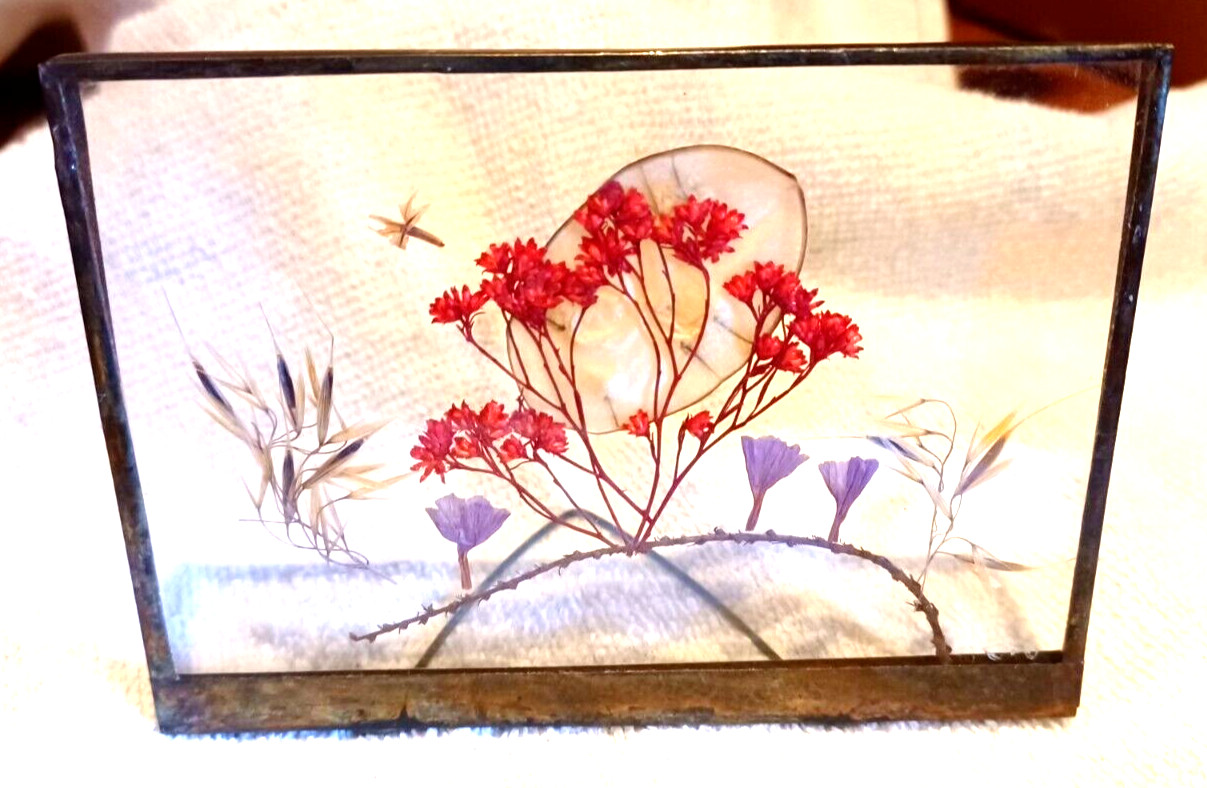 VTG DRIED PRESSED FLOWERS w/GLASS & PEWTER METAL FRAMED STAND-3″T x 4 1/2″W
