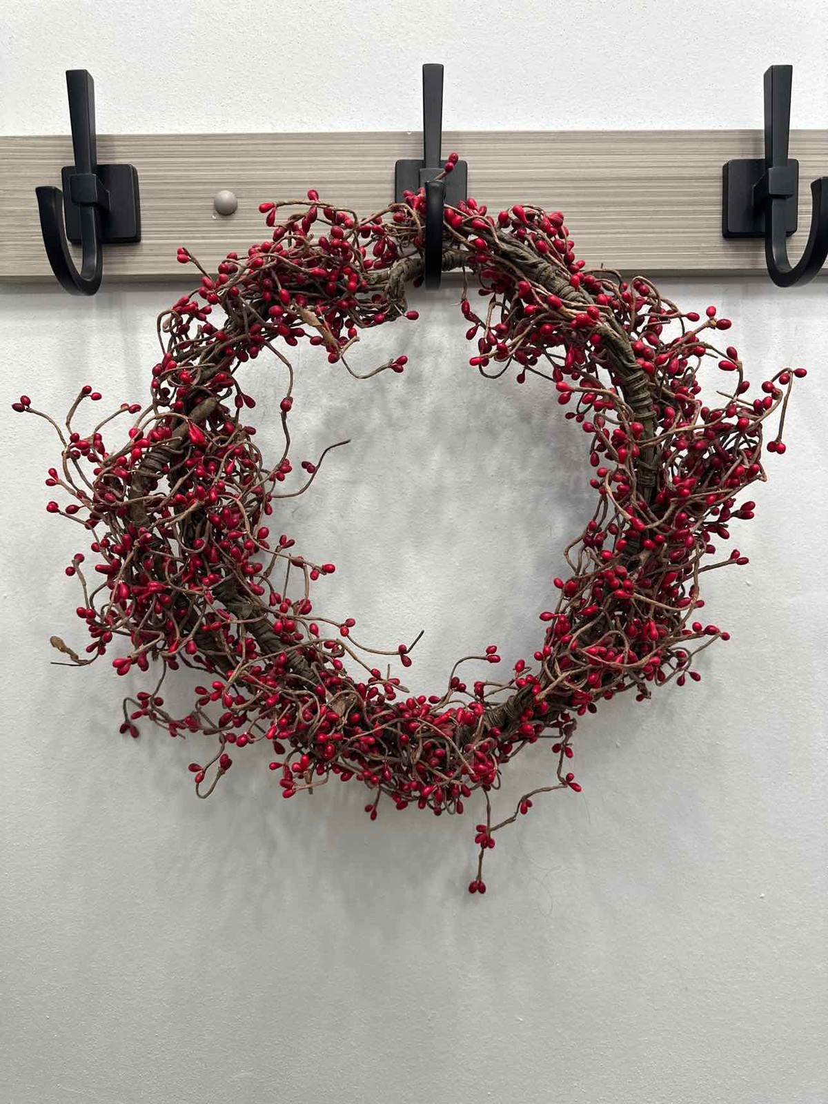 Small Red Berry Wire 12″ Wreath Home Decor