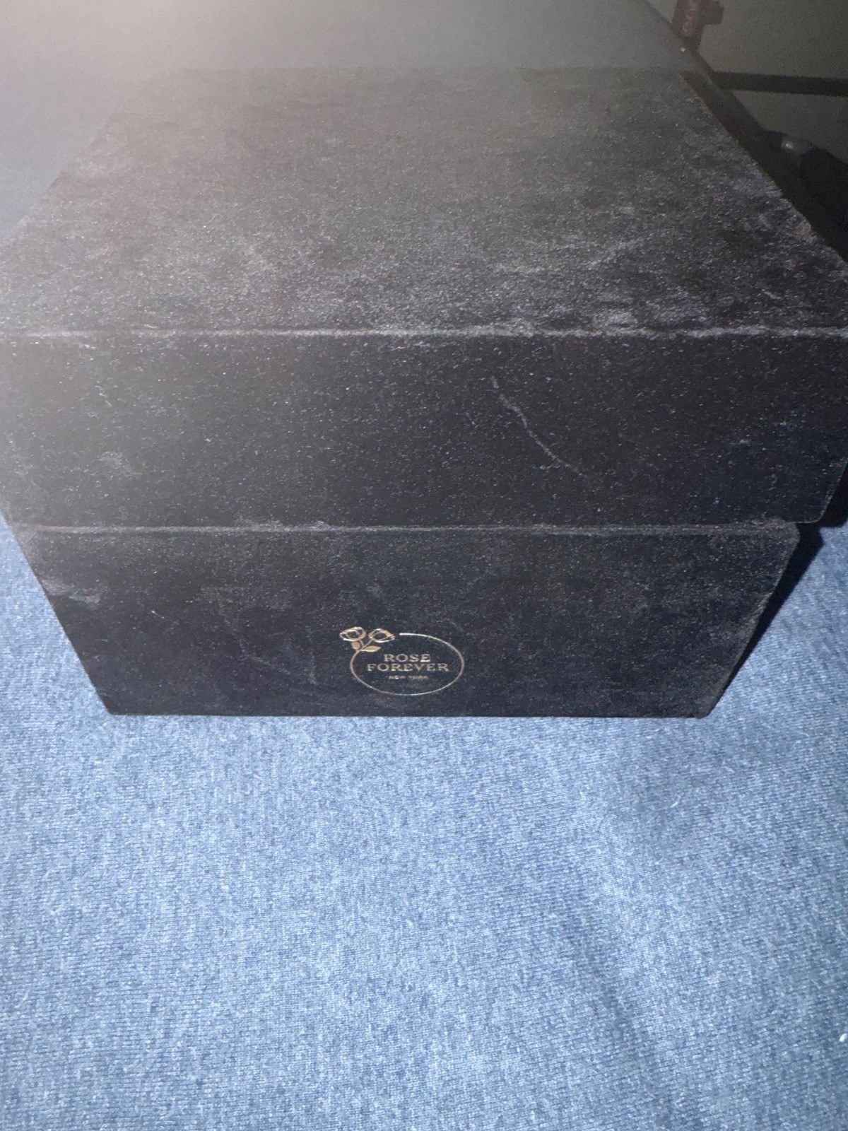 forever roses pink color black box perfect for present