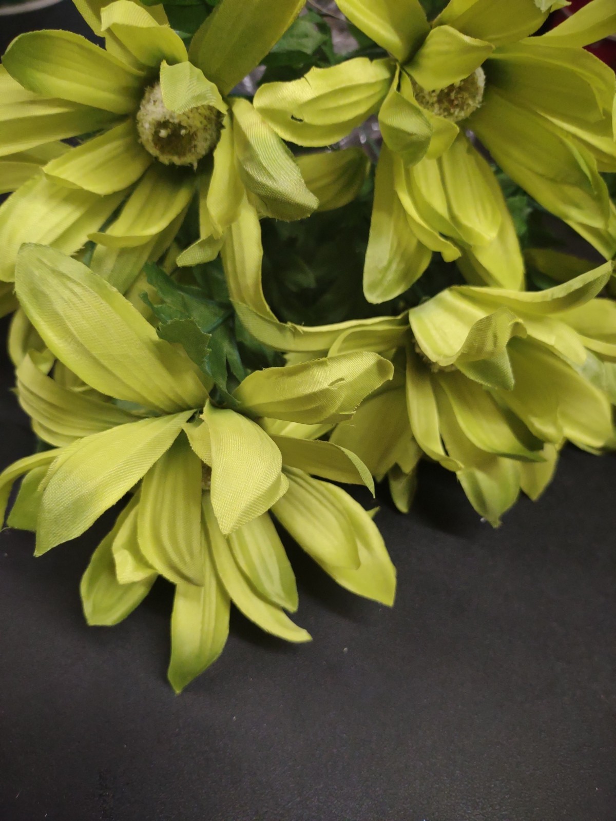 18″ Spider Dahlia, Silk Bush “Grand Teton” w 9 Stems, Spring Green, 5″ Blooms