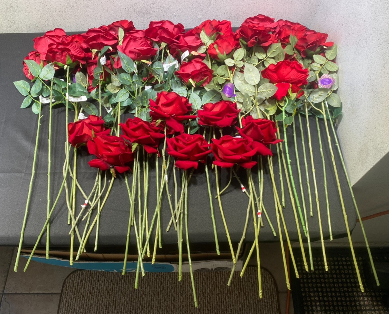 Ashland Faux Red Roses Lot x40 Full Stem + 8 Cut Stems Silk Flowers Wedding DIY