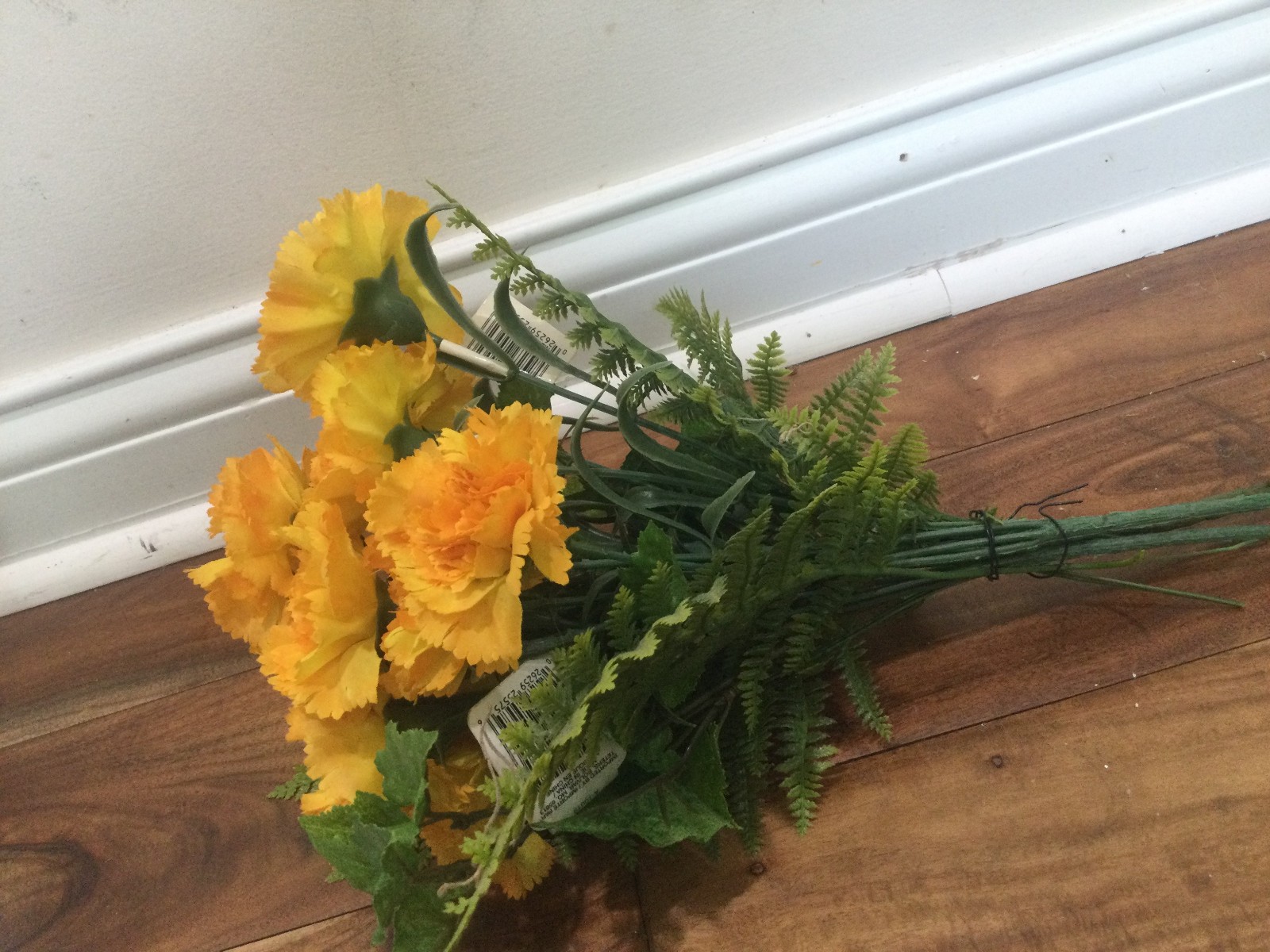 Vtg bouquet 12” yellow carnation Flowers 2 bushes,+ 5+ poly Fern +Ivy bush