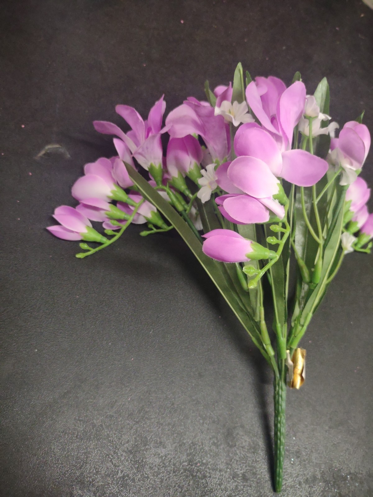 Vintage 10″ Silk Freesia Flower Bush, Lavender, 5 Stems, Baby’s Breath & Foliage