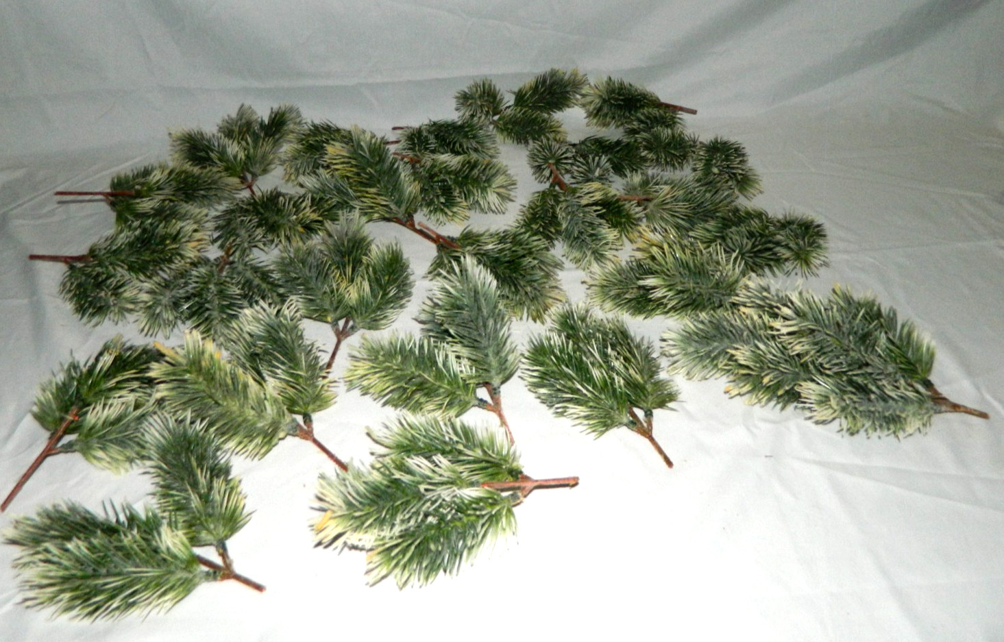 Vintage 26 Pcs Artificial Pine Needles Branches Twigs 5.5″ – 7″ Fake Frosted