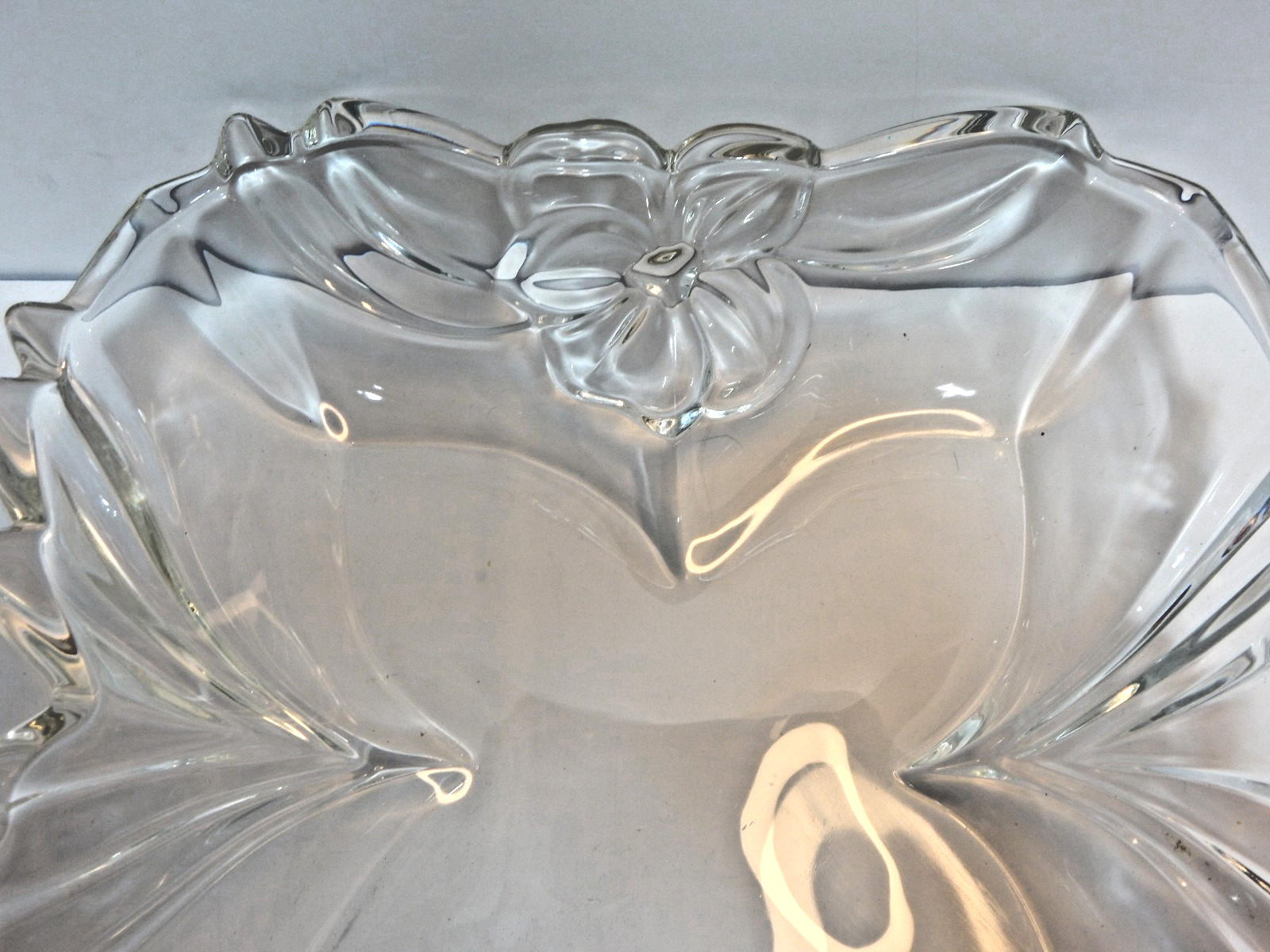 Home Interiors American Flower Petal heavy pressed glass center piece 12″ x 12″