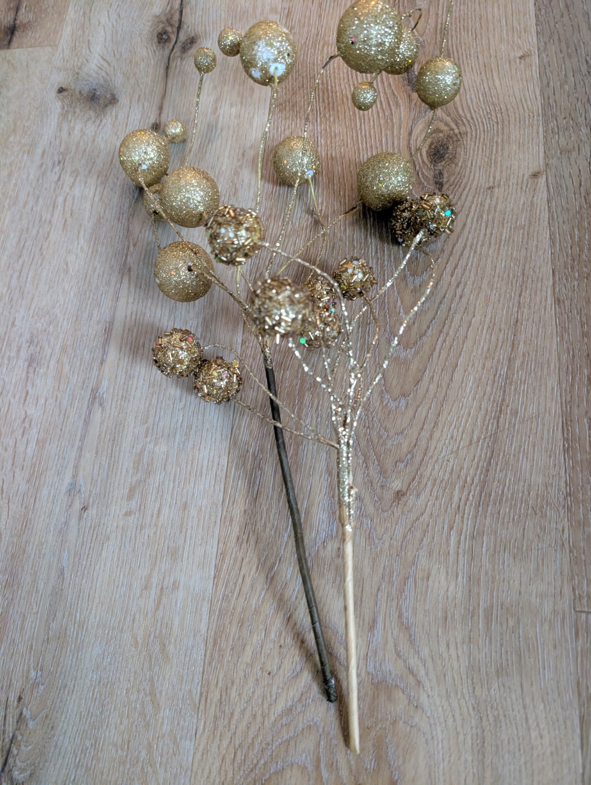 12Pcs Artificial Holly Berries Pinecones Gold Trim Rattan Star