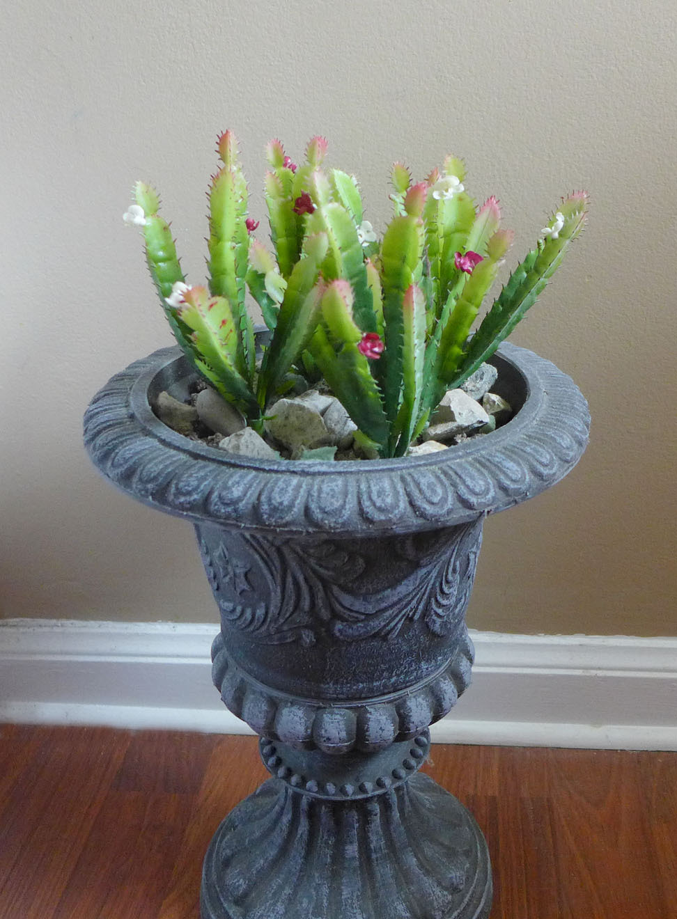 4 Artificial Blooming Cactus Plastic Grass Succulents Landscape