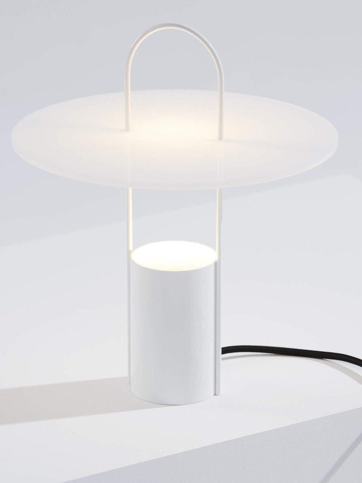 Modern Minimalist Table Lamp – Soft Ambient LED Light | Contemporary Home Decor