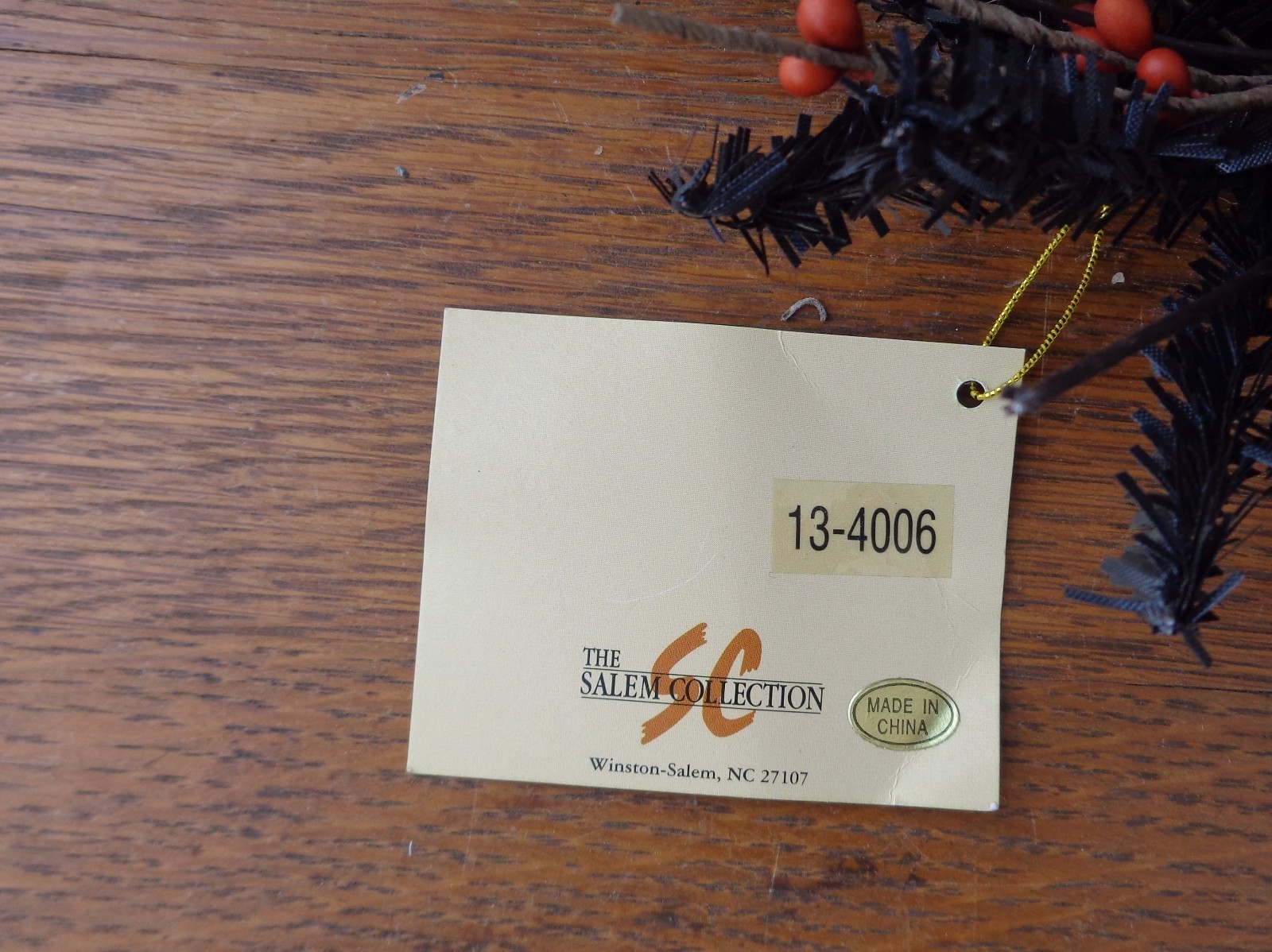 Black Mini Wreath Orange Pip Berry Halloween Spooky The Salem Collection NWT