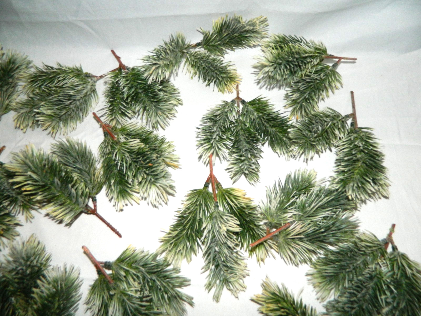 Vintage 26 Pcs Artificial Pine Needles Branches Twigs 5.5″ – 7″ Fake Frosted