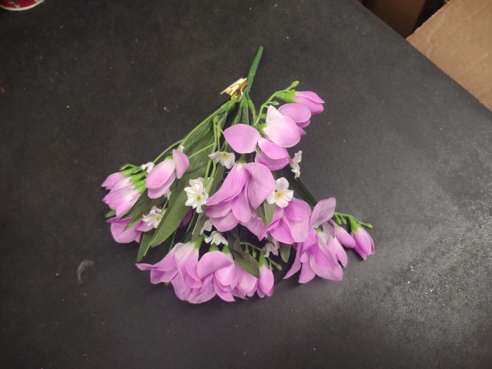 Vintage 10″ Silk Freesia Flower Bush, Lavender, 5 Stems, Baby’s Breath & Foliage