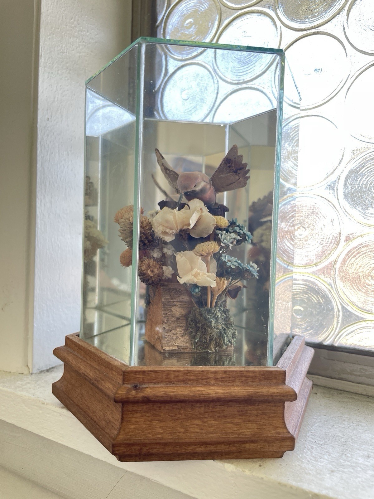 Vintage Faux Hummingbird Hexagonal Glass Display Case Dried Flower Diorama 1970s
