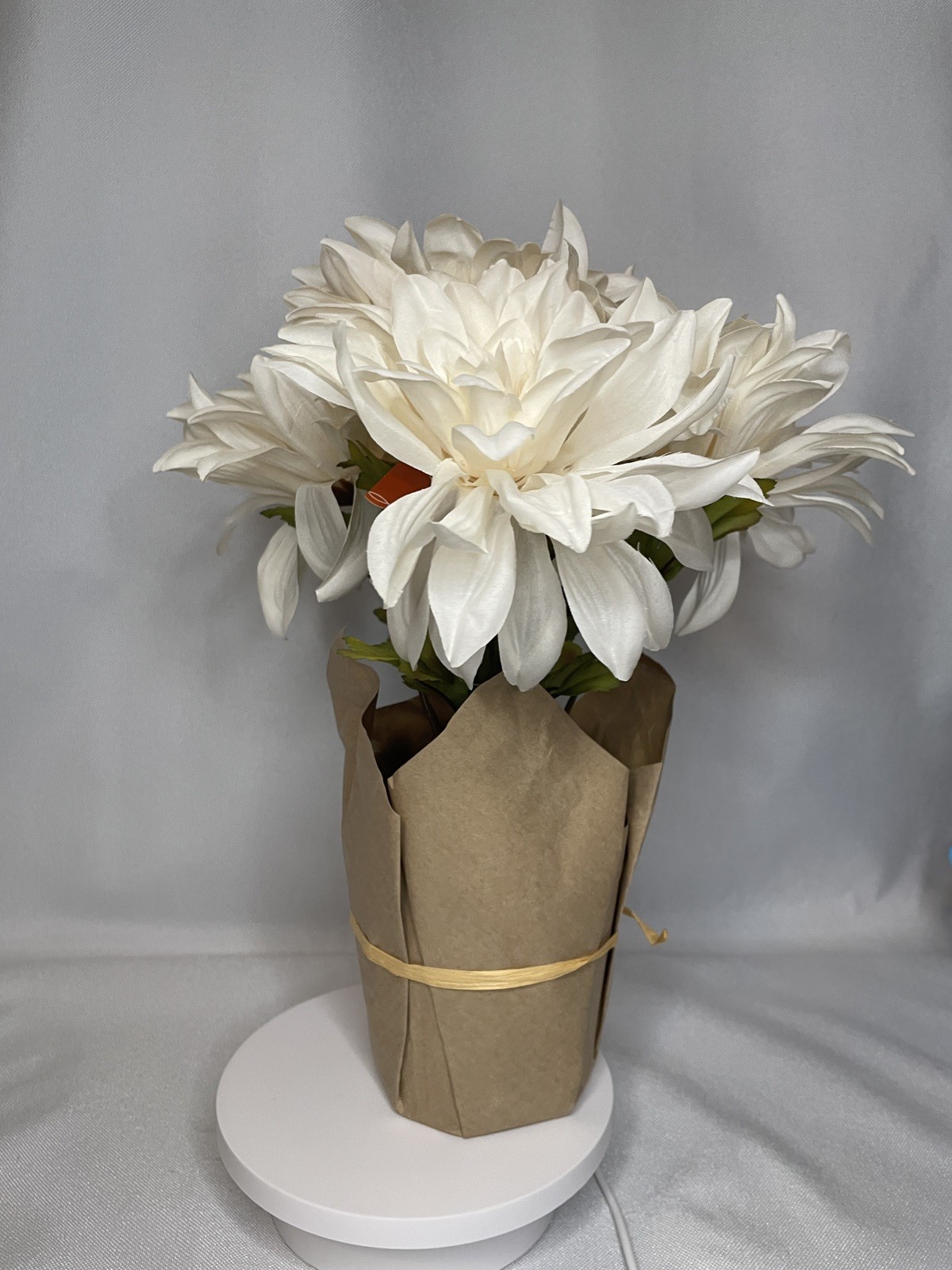 New Ashland Artificial Floral White Dahlia 6-8 Lg Blooms Light Pot 9”x12” HOM15
