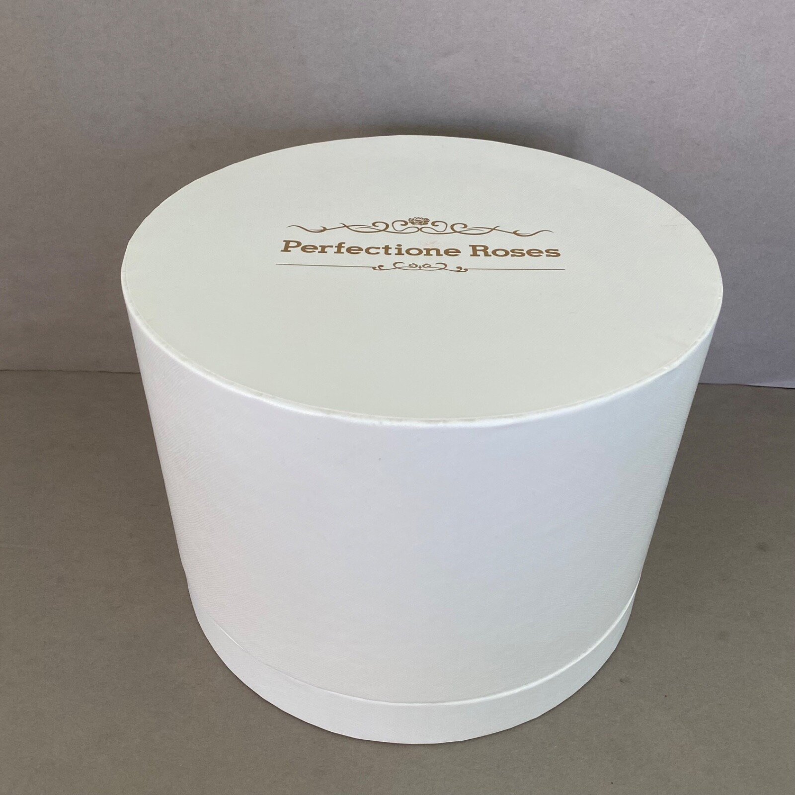 NIB Perfectione 27 Preserved Real Red Roses in Round Box ~ Lasts 3-5 Years