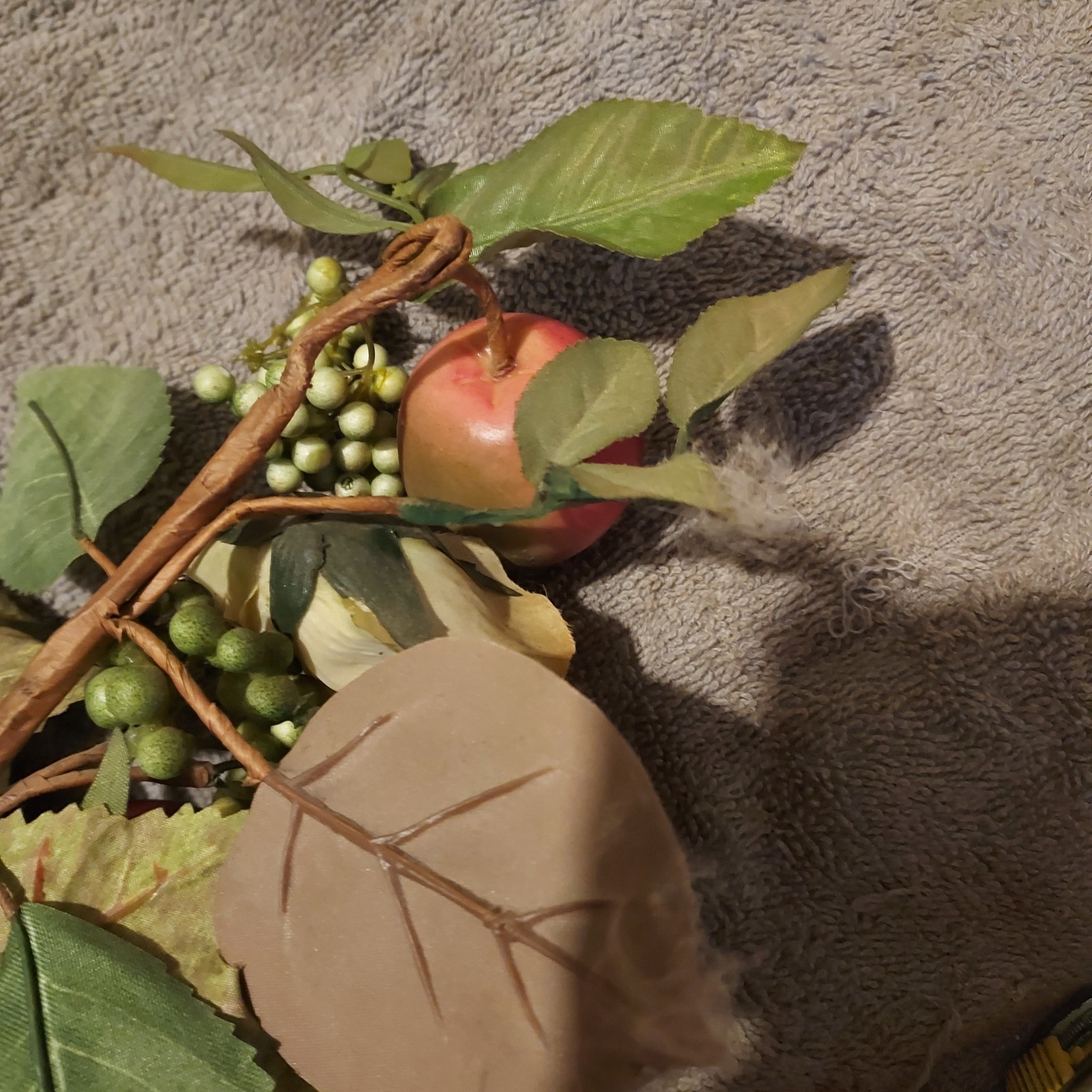 Vtg Floral Fruit Apple Swag Hanging Vine Roses Kitchen Farm Cottage 25 In READ