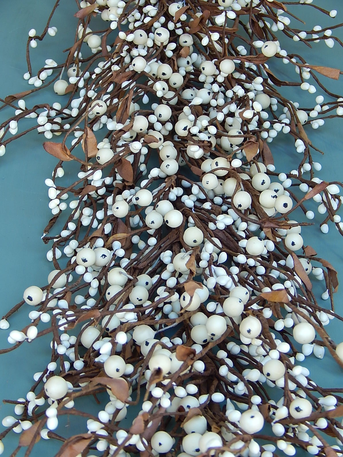 CREAM Mixed Berry Garland 53″ – NEW