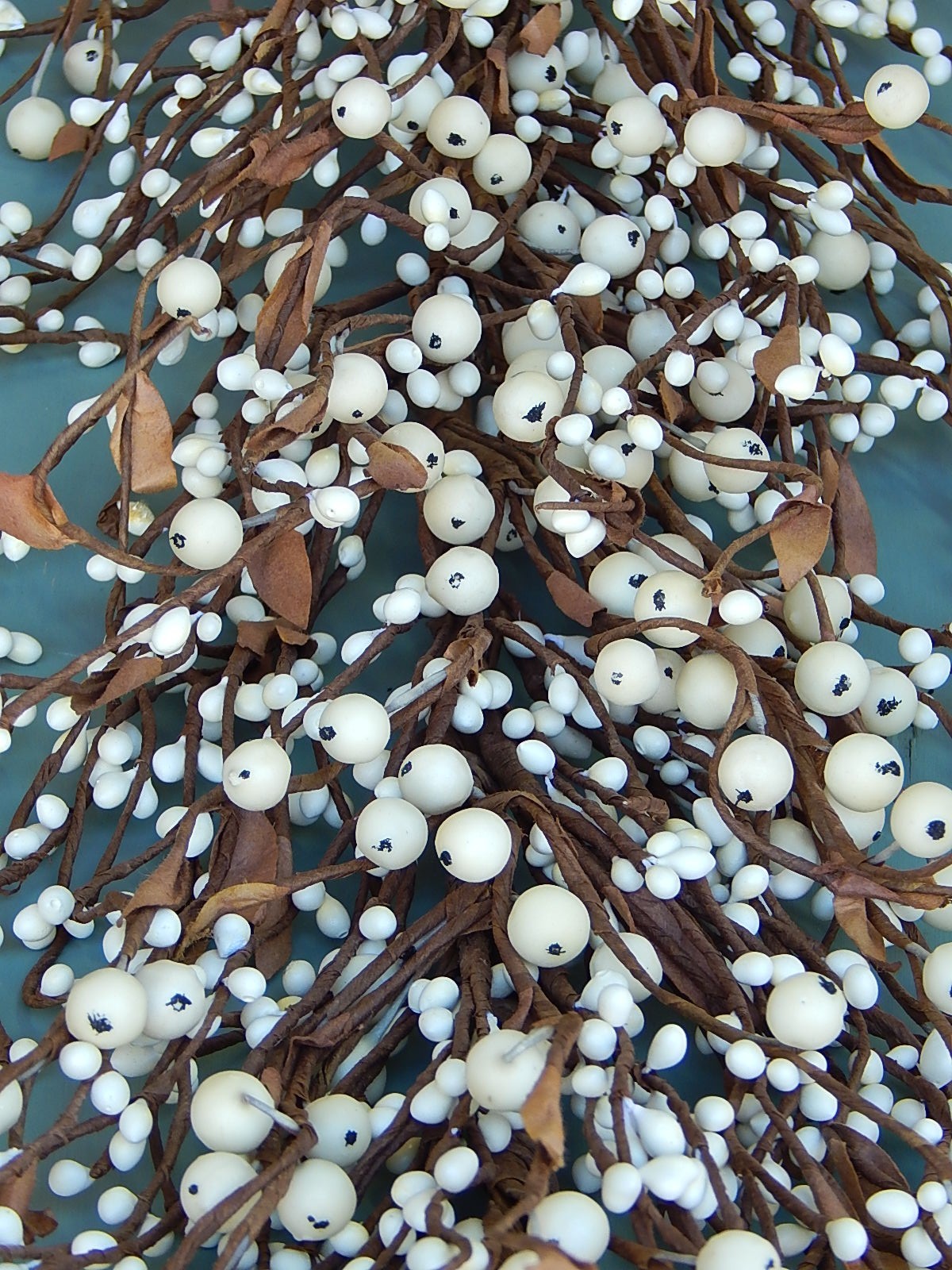 CREAM Mixed Berry Garland 53″ – NEW