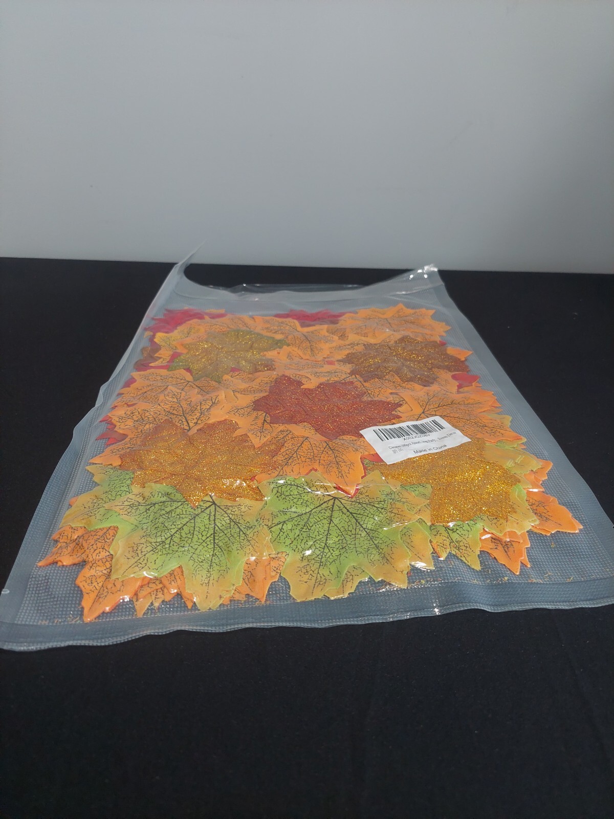 500pcs Assorted Mixed Fall Colors Artificial Maple Leaves Decor Decoration