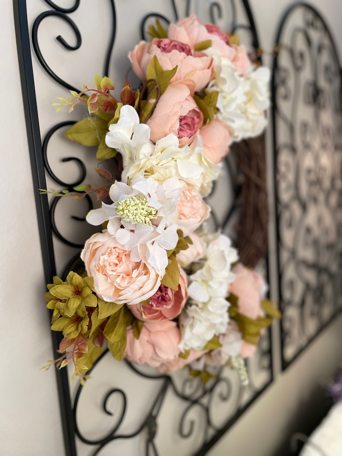 WREATH OBSESSION IN PEACHES AND CREAM