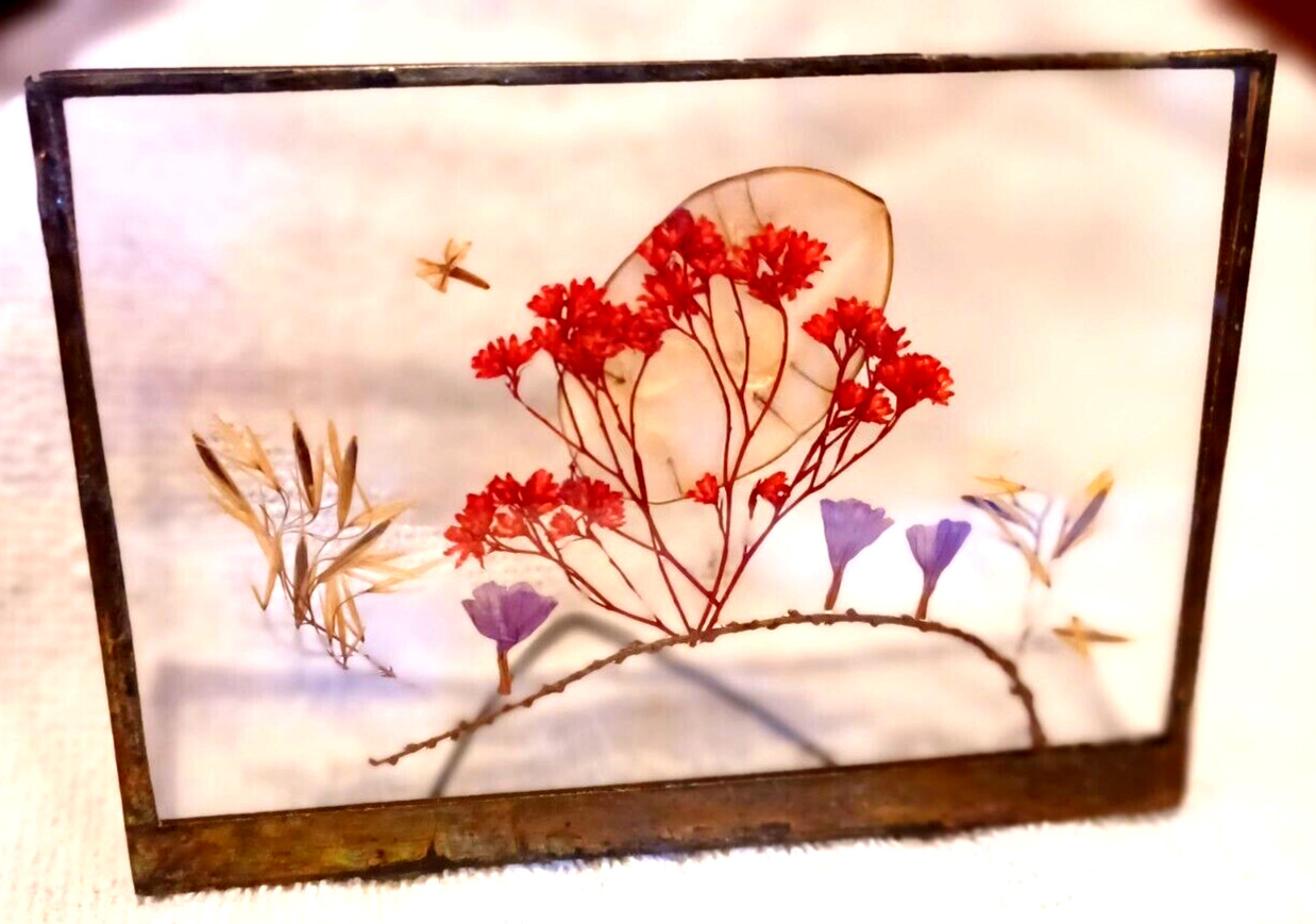 VTG DRIED PRESSED FLOWERS w/GLASS & PEWTER METAL FRAMED STAND-3″T x 4 1/2″W