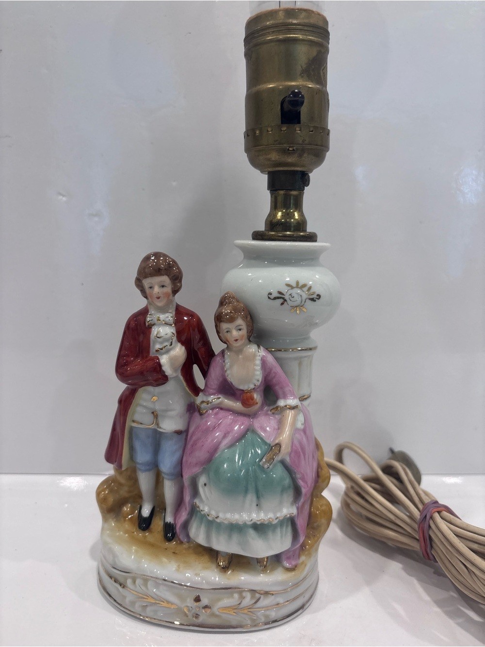 Vintage Maruyama Occupied Japan porcelain figural table lamp Victorian 1945-52