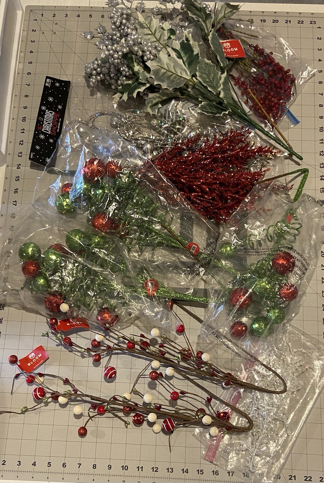 HUGE LOT OF FLORAL STEMS&PICKS FOR THE HOLIDAY SEASON-WREATH MAKING-DECORATING