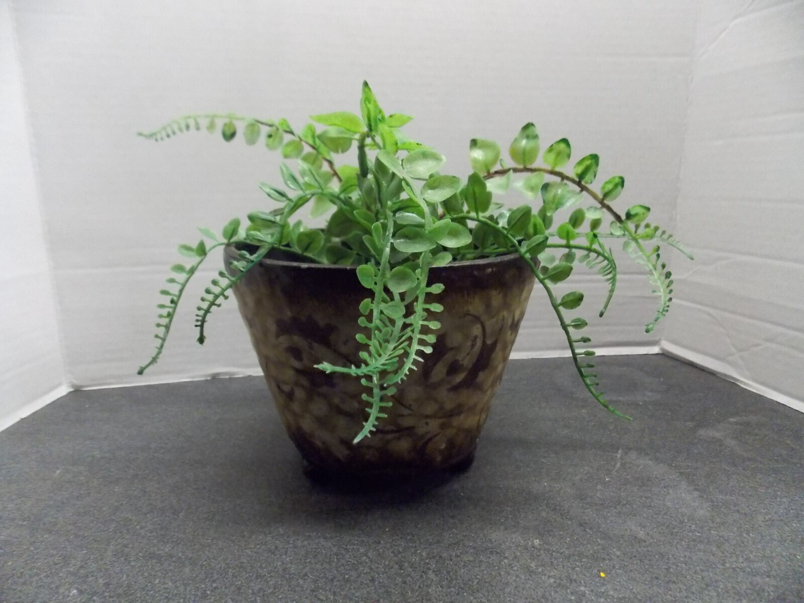 set of 3 beautiful metal tan and brown design planters 5″-6.6″ wide, 5″ tall