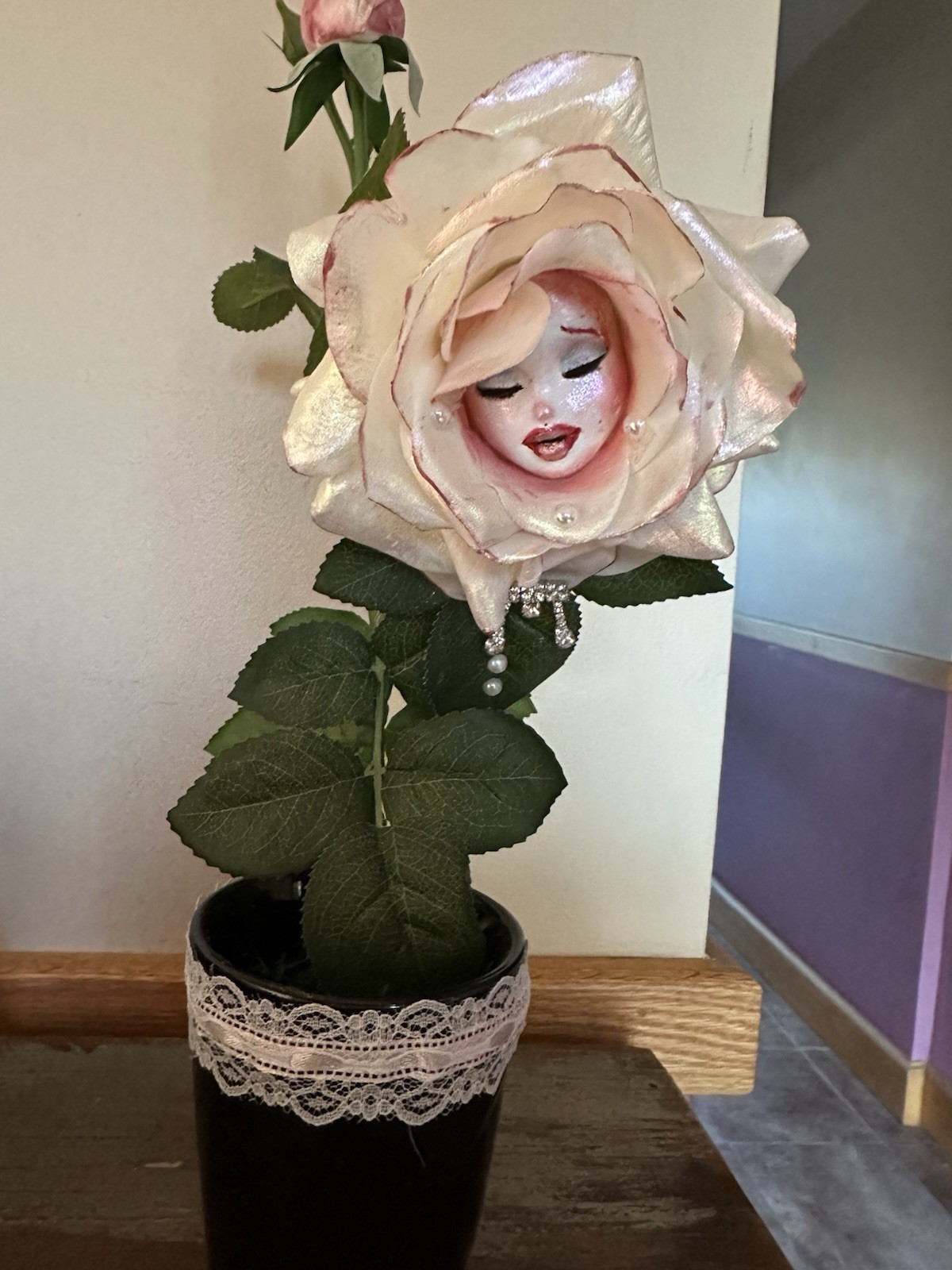 Alice In Wonderland Talking Flower Artificial Roses In Pot