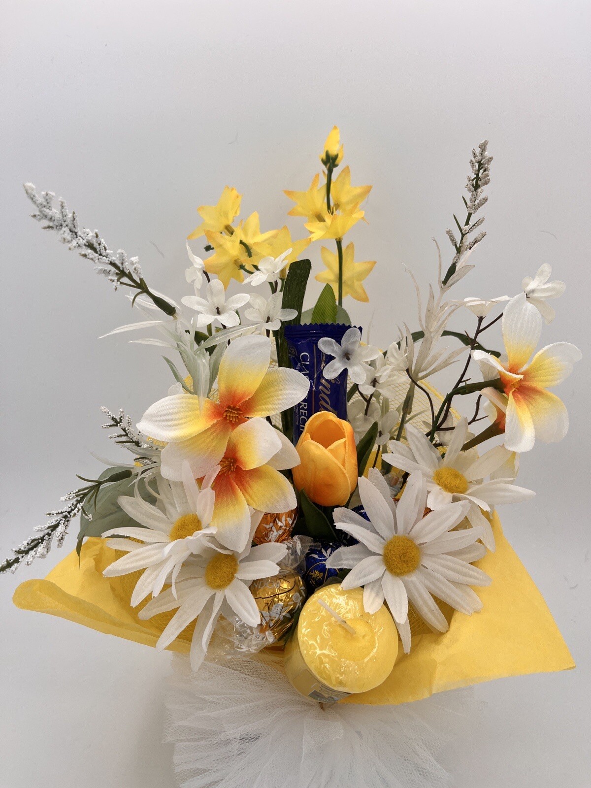 Yellow Fizz Bouquet! Lindt Lindor chocolate And Truffles with A Yankee Candle