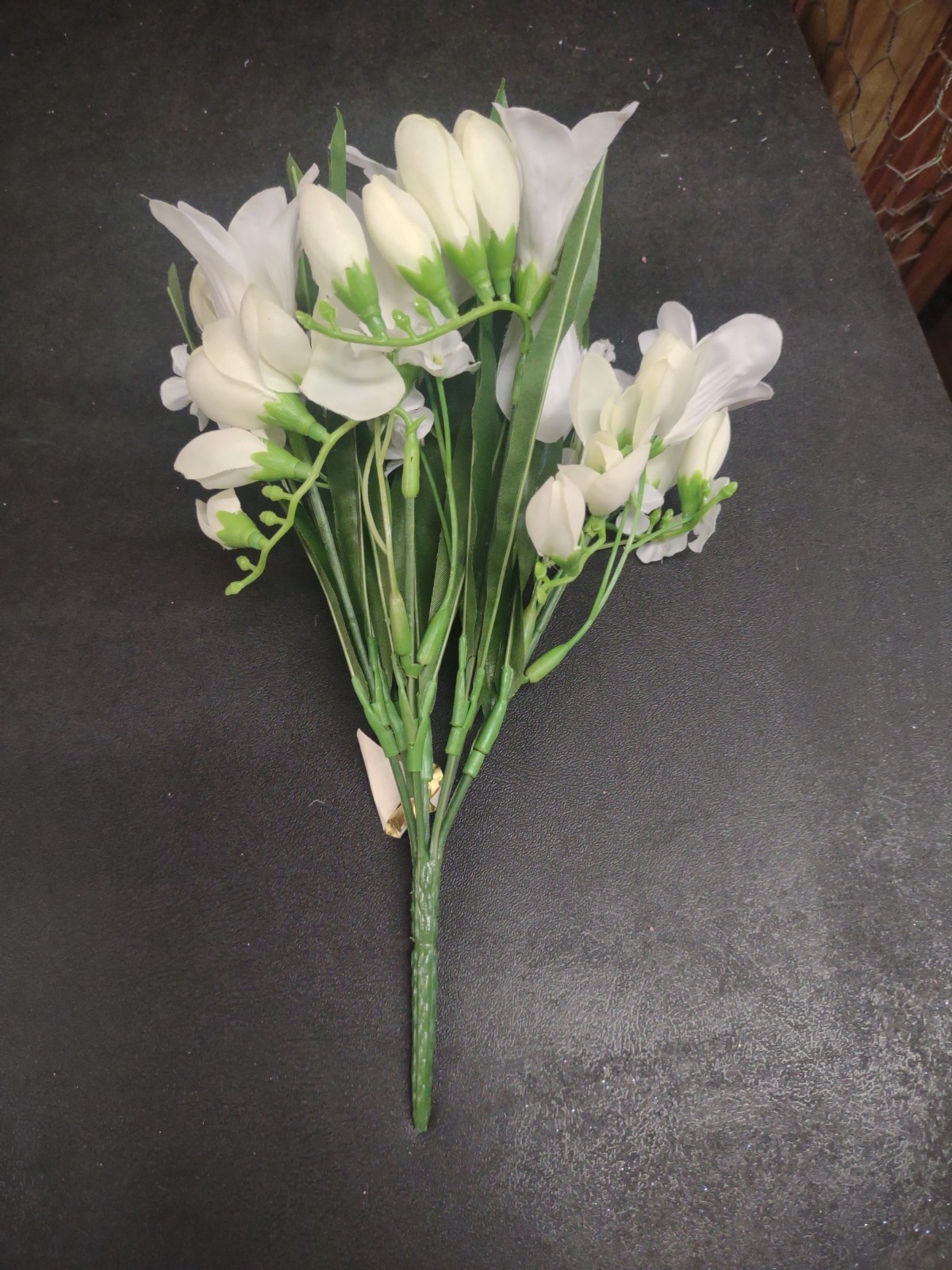 Vintage 10″ Silk Freesia Flower Bush, White, 5 Stems, Baby’s Breath & Foliage