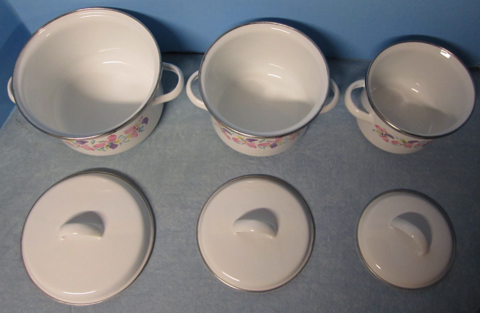 Decorative Floral White Enamel Mini Stackable Stock Pots Lids 3 pc