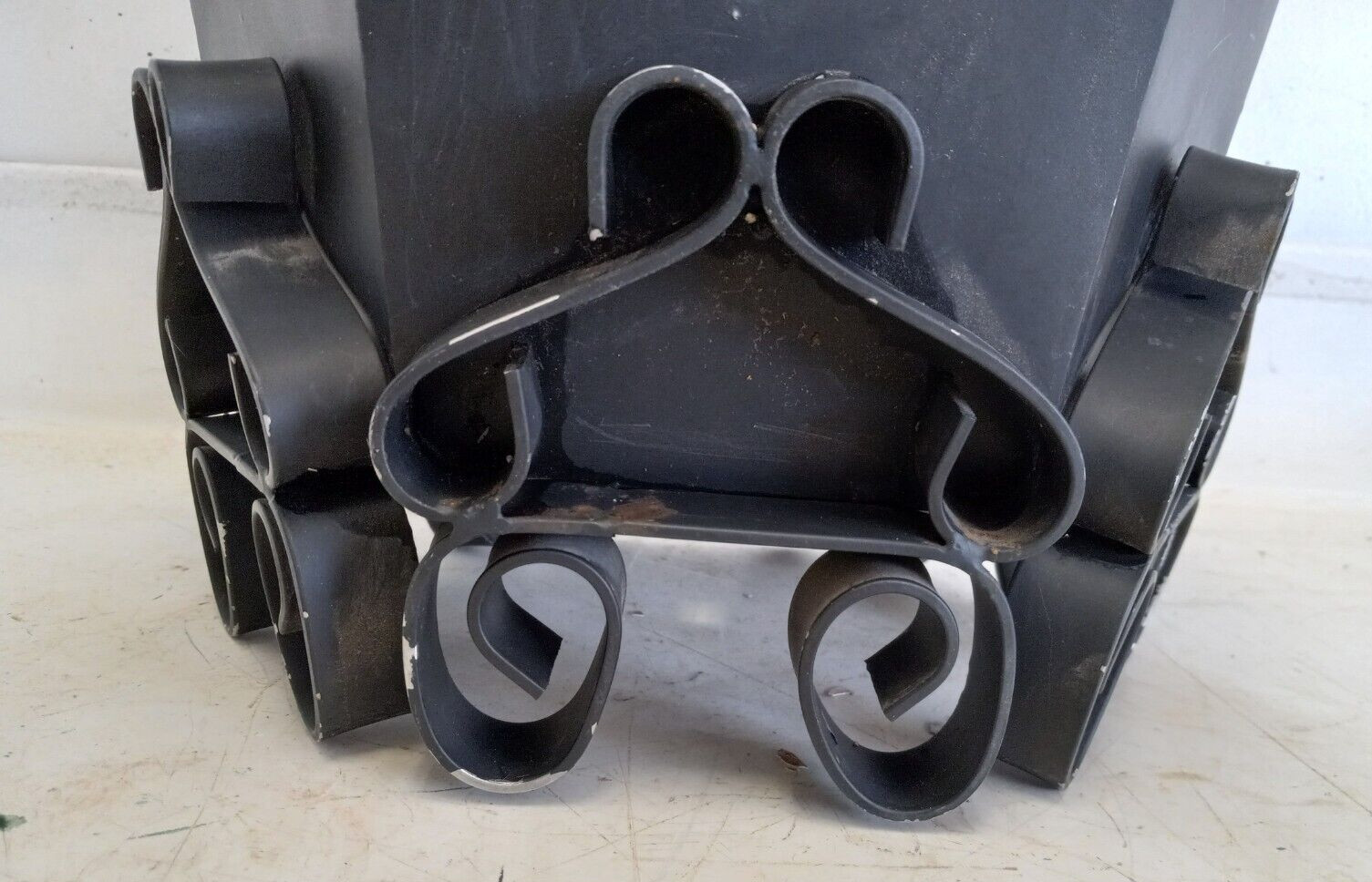 Black Hexagon Metal Flower Planter Fancy Scroll Work Base/Feet, Silver liner