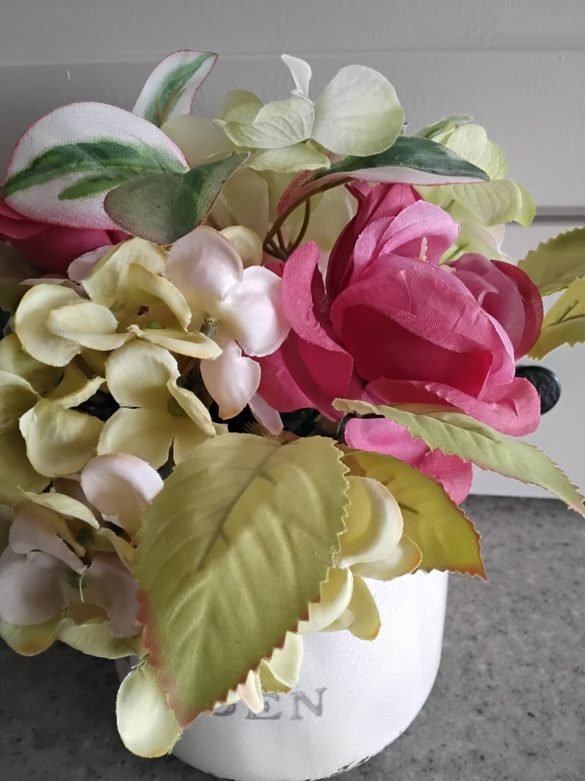 Artificial Roses and Hydrangeas in White Ceramic Pot Floral Centrepiece/Accent