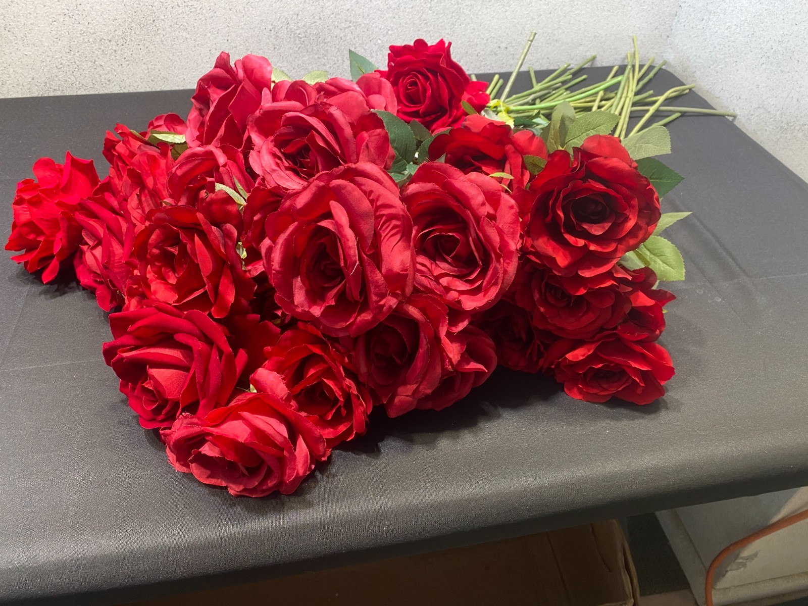 Ashland Faux Red Roses Lot x40 Full Stem + 8 Cut Stems Silk Flowers Wedding DIY