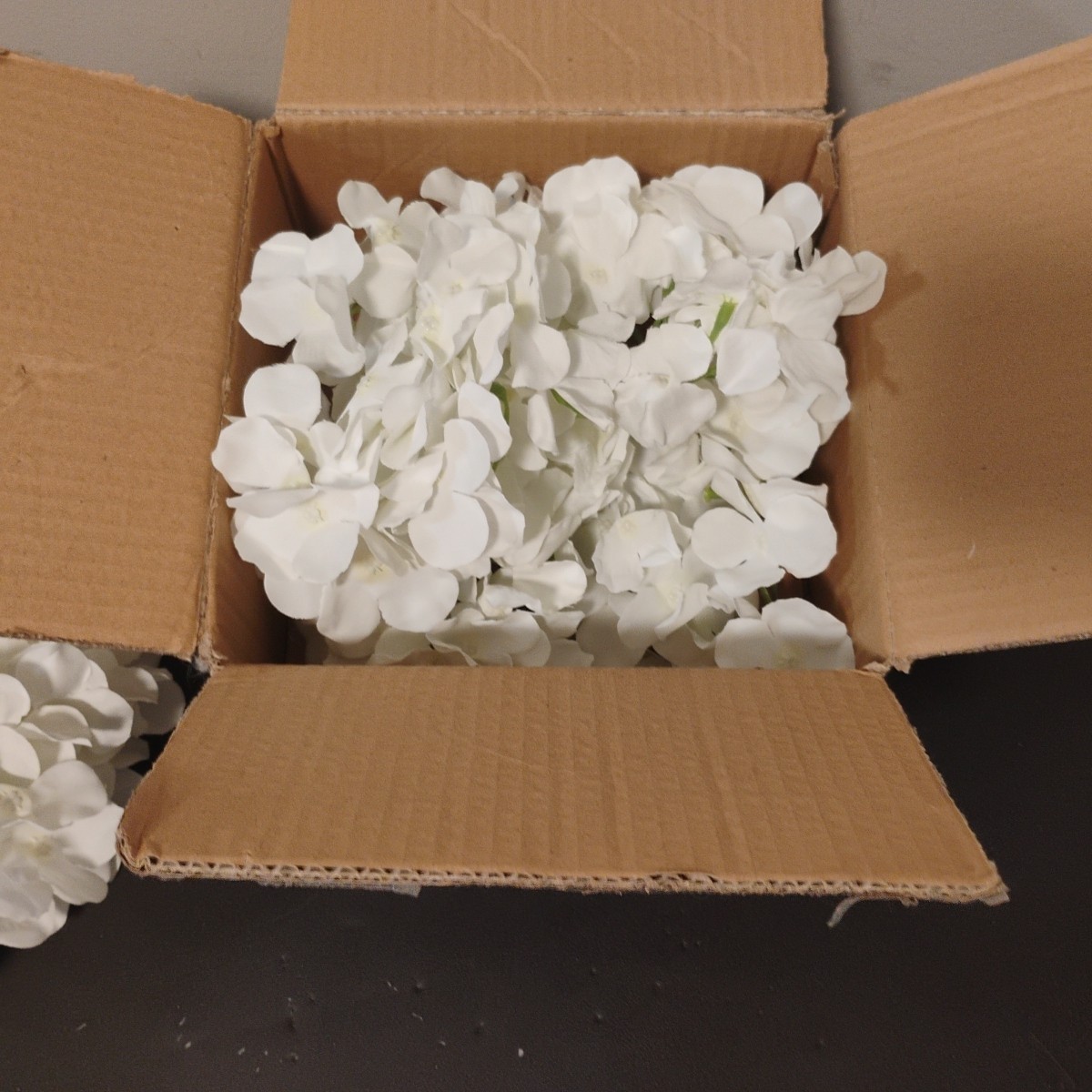 Auihiay White Artificial Flowers New
