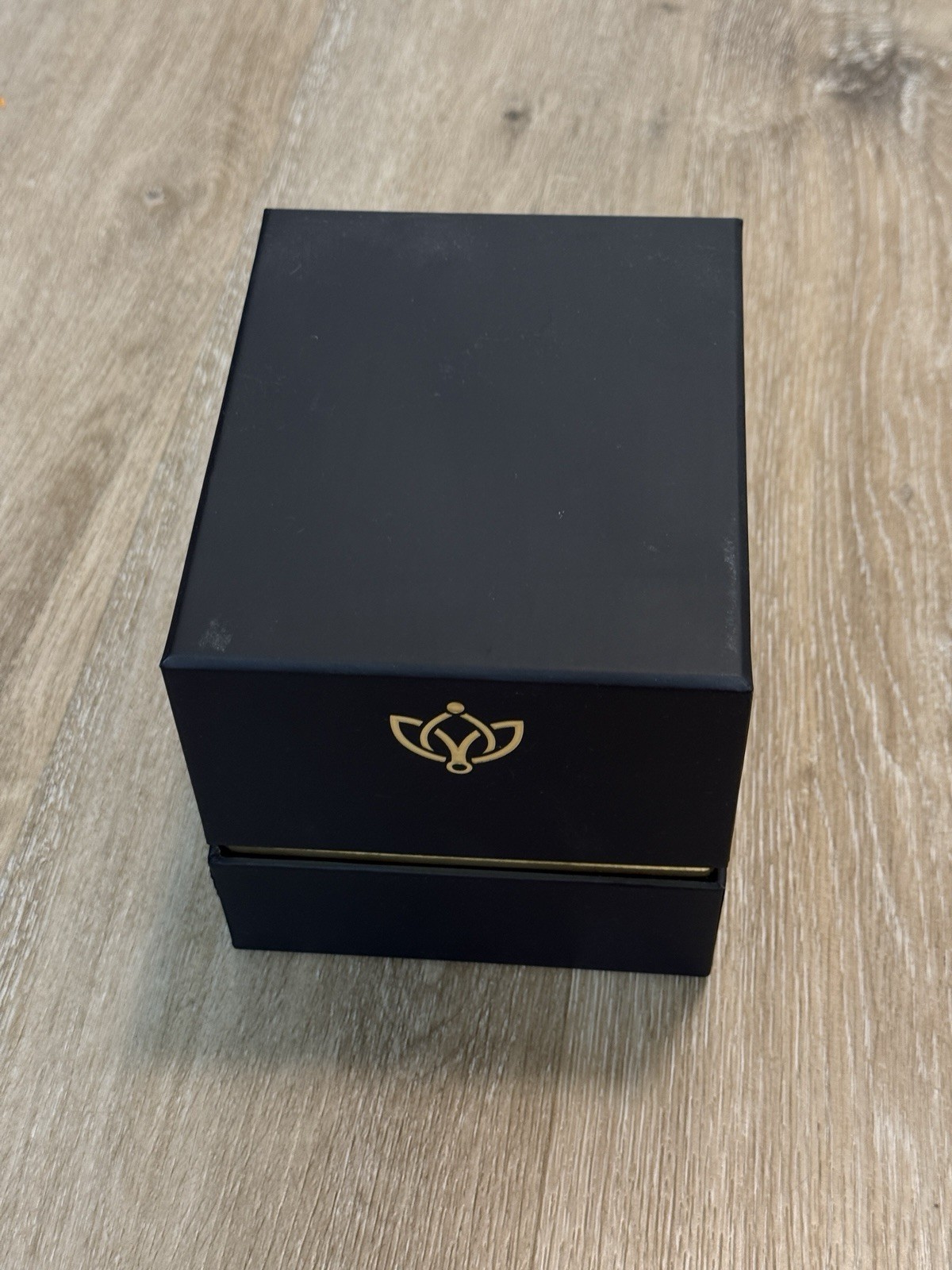 The Million Roses – Round Cold Box Inside Black box | Peach Colored Rose