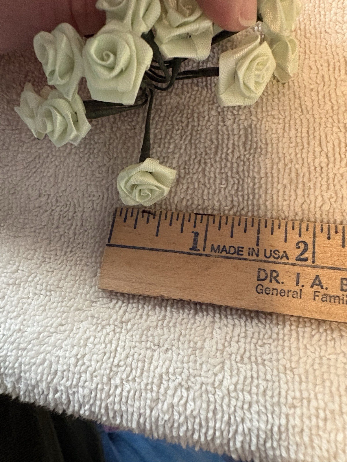 Vtg Lot Of 25 Bundles Mini Rose Artificial Poly Silk Wired Flowers