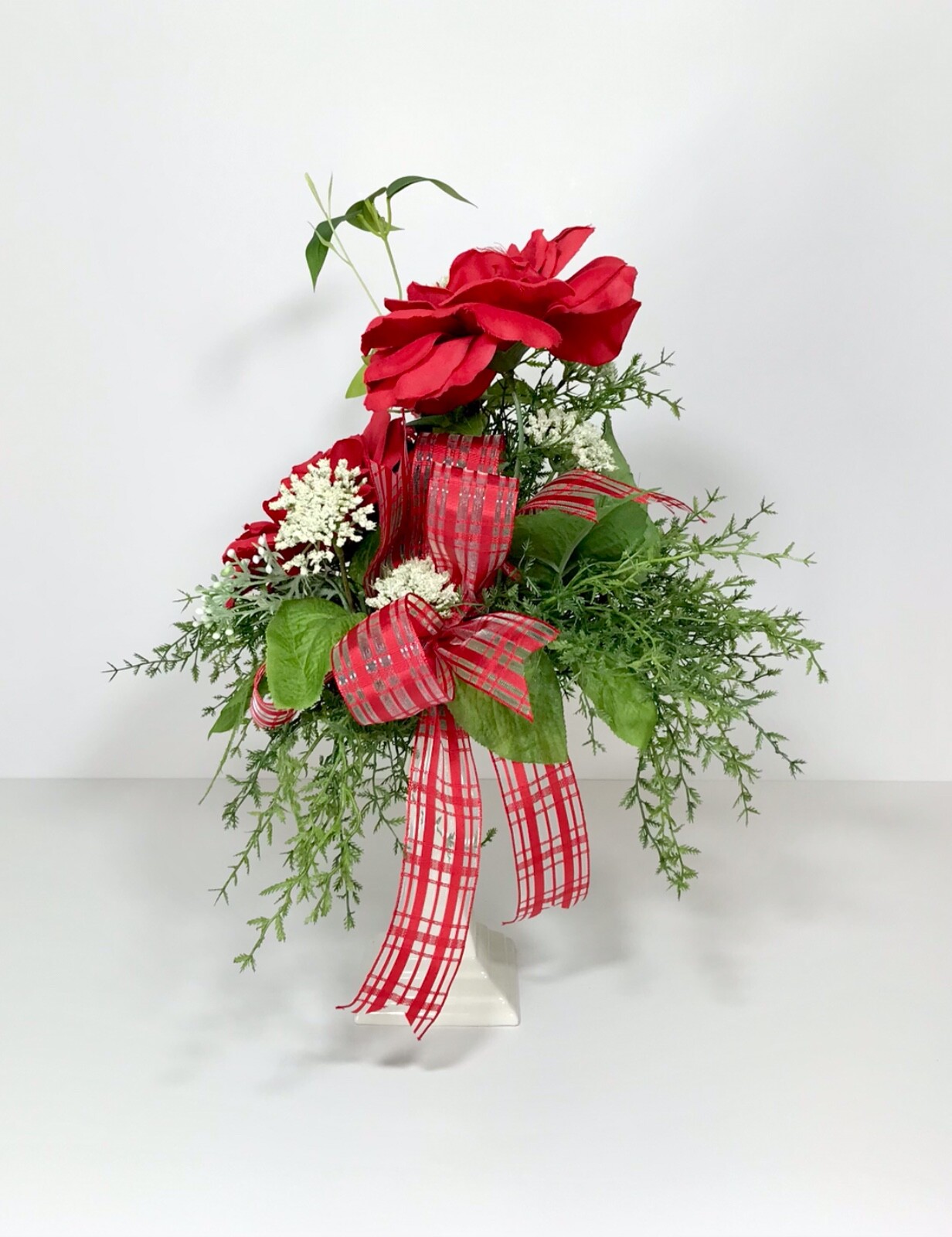 FLORAL MIKASA JAPAN CERAMIC WHITE CANDLESTICK RED FLOWER ARRANGEMENT ELEGANT