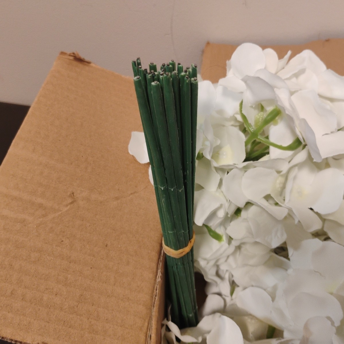 Auihiay White Artificial Flowers New